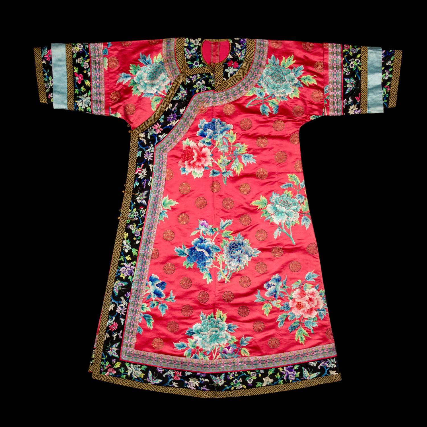 A Chinese Red Ground Embroidered Silk Manchu Lady's Informal Robe, Changyi, Late 19th Century 清晚期 桃紅緞綉牡丹團壽紋氅衣
