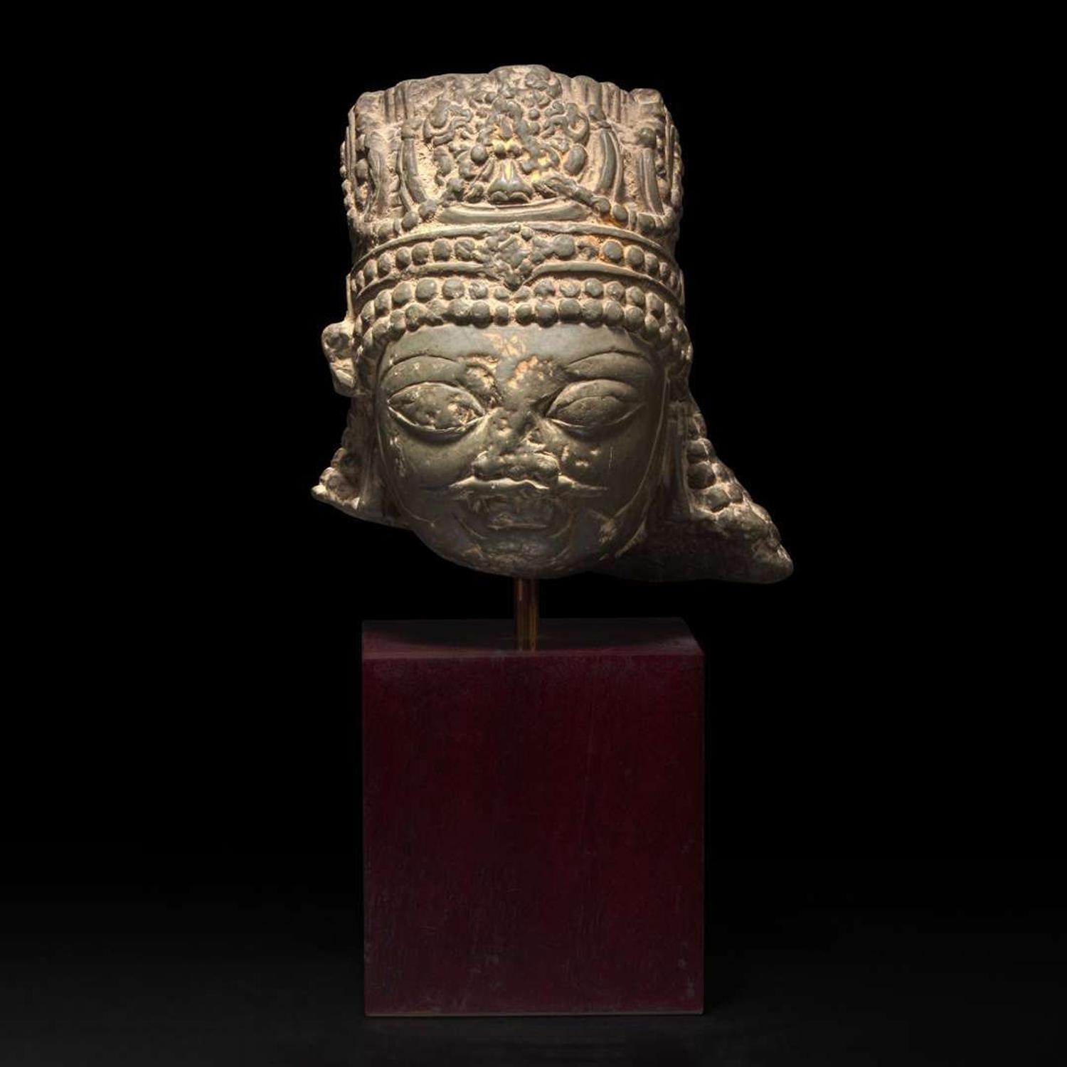 A Kashmiri carved stone head of a crowned figure 印度石雕带冠头像 8th-10th century ?????