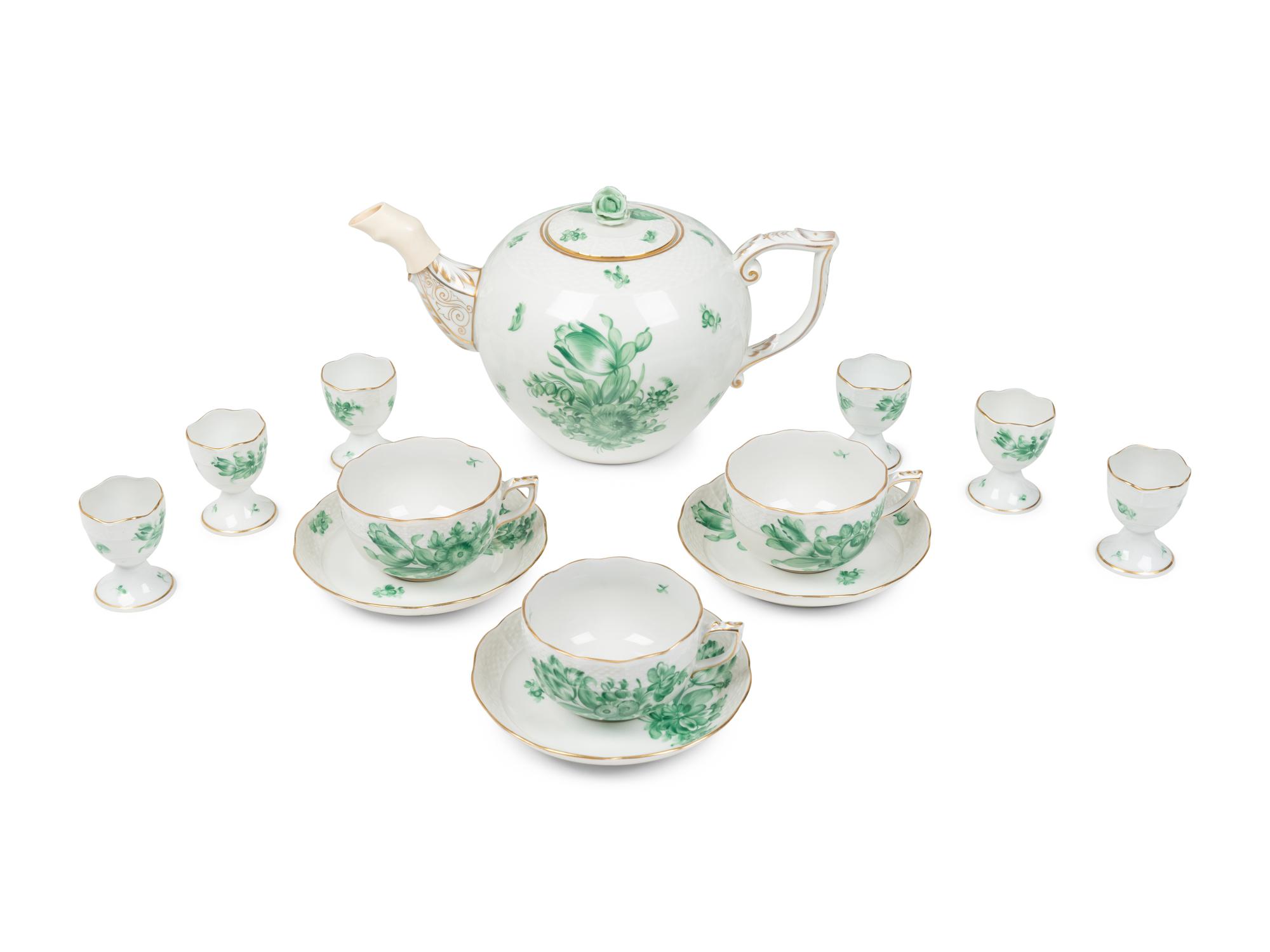A Herend Chinese Bouquet Porcelain Dinner Service