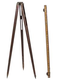 [SCIENCE & TECHNOLOGY]. 19th-century surveyor’s set, incl. optics, tripod, and measuring stick.