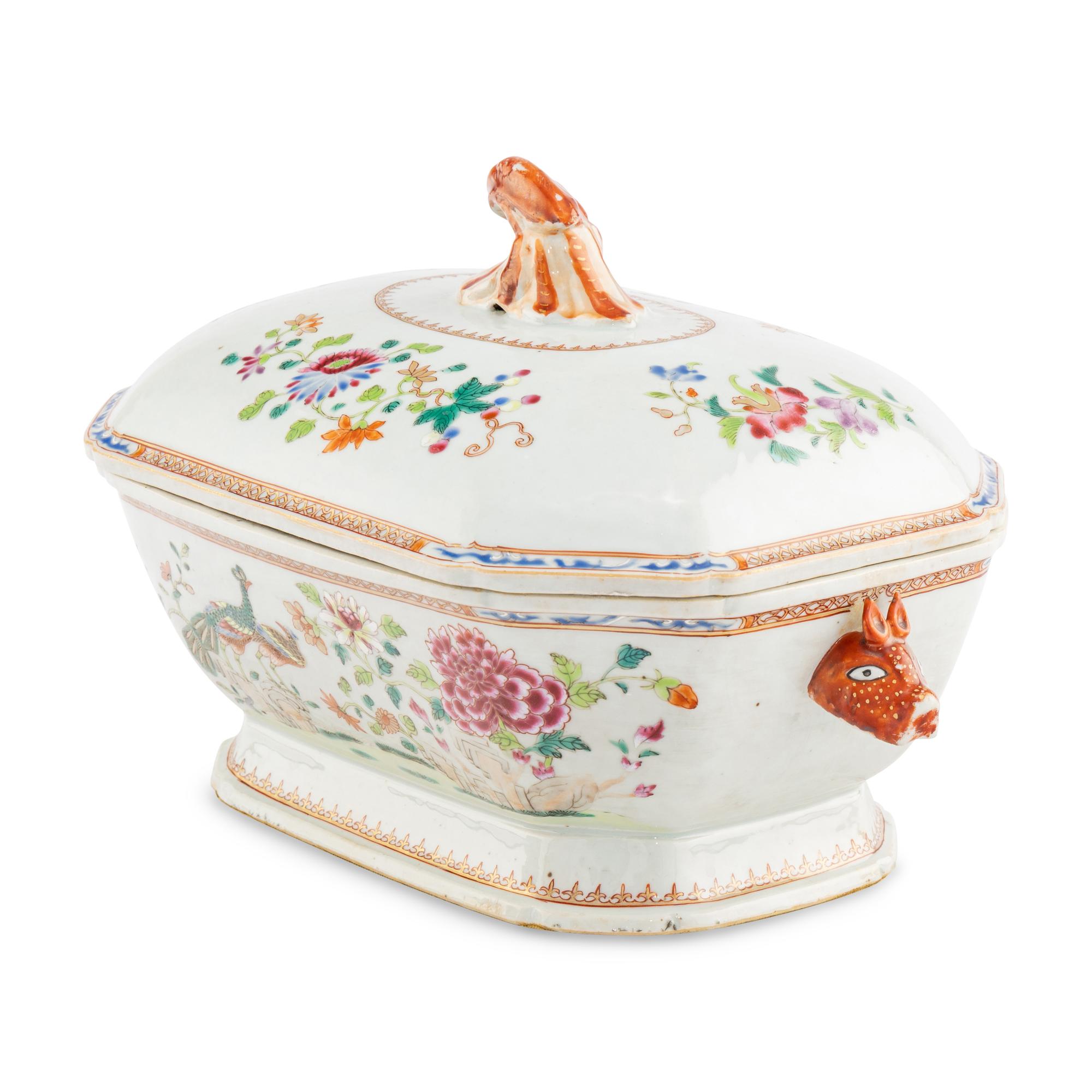 A Chinese Export Porcelain Covered Tureen