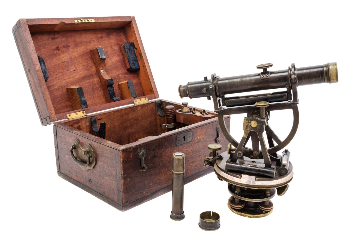 An English Brass Theodolite Length of scope 10 inches. — 19TH CENTURY