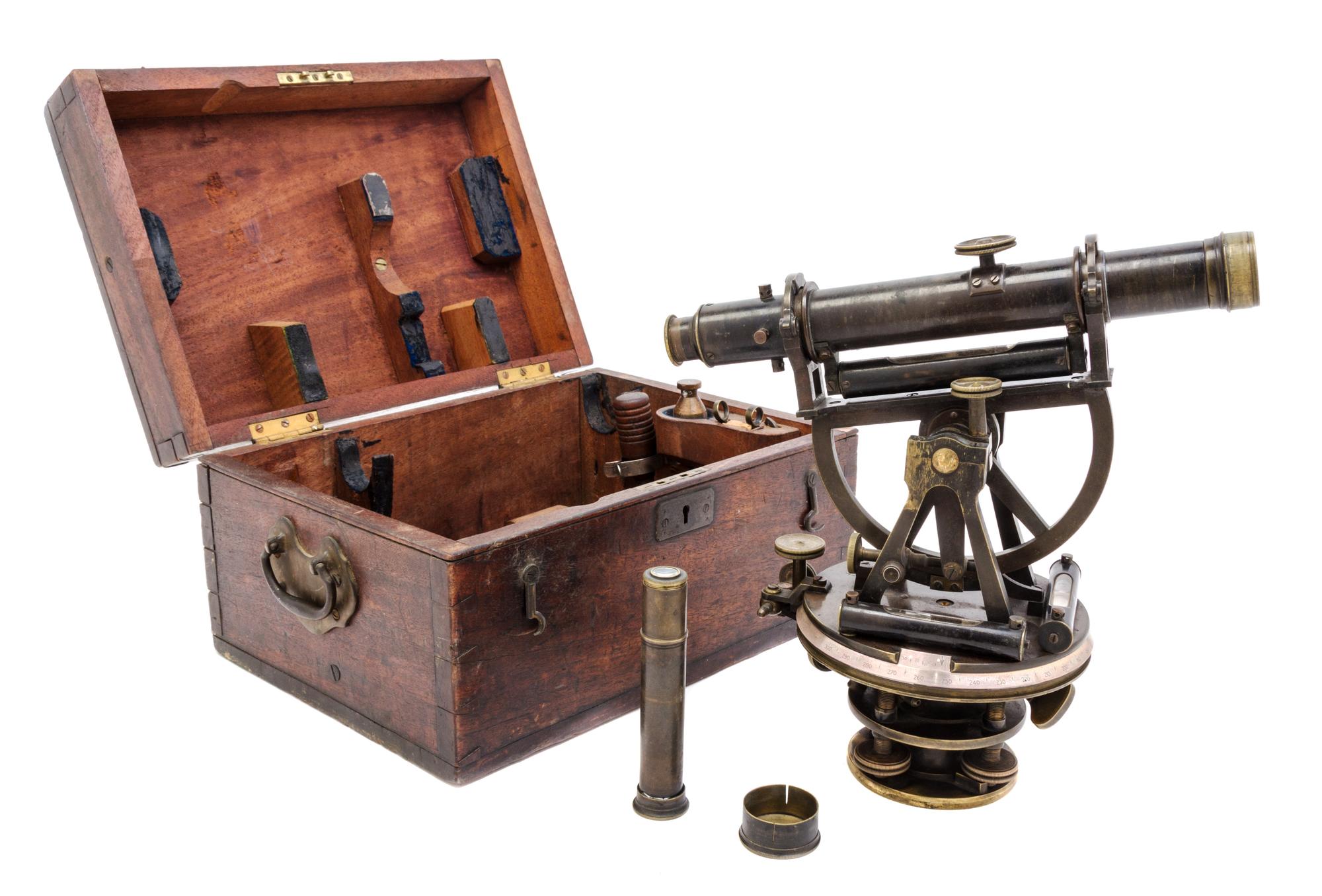 An English Brass Theodolite Length of scope 10 inches. — 19TH CENTURY