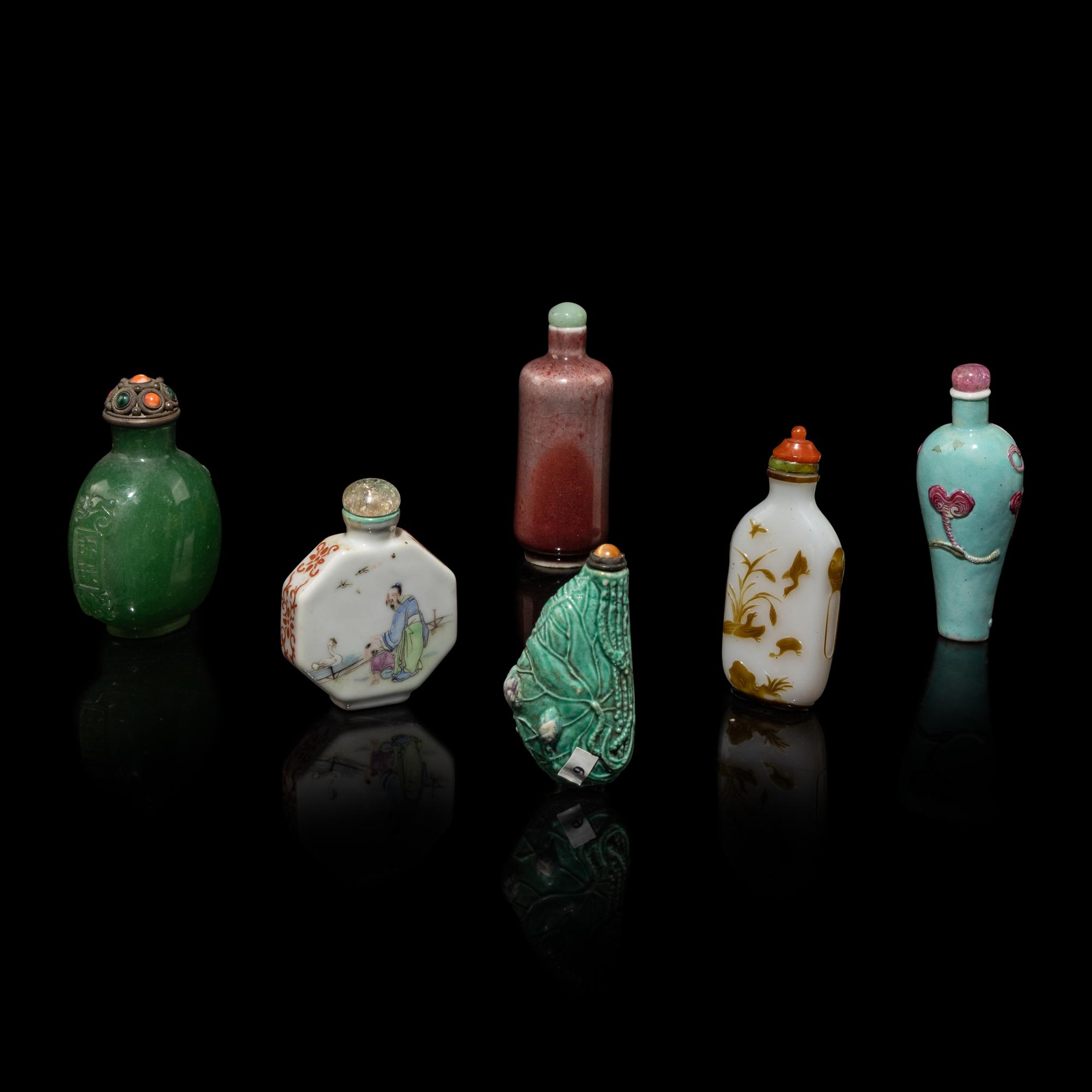 Nine Chinese Snuff Bottles, 19th-Early 20th Century — 晚清-民國 各式鼻烟壺一組九只
