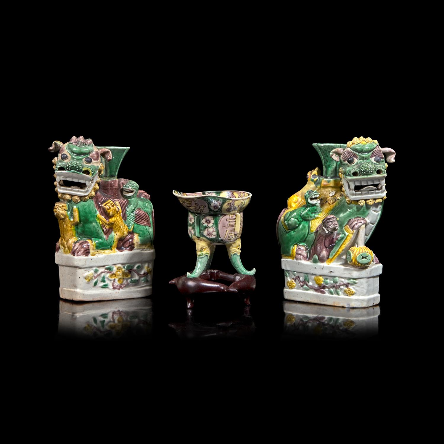 A Pair of Small Famille Verte 'Buddhist Lions' Vases and a Libation Cup, Kangxi Period 清康熙 五彩 來通杯及 獅子一對
