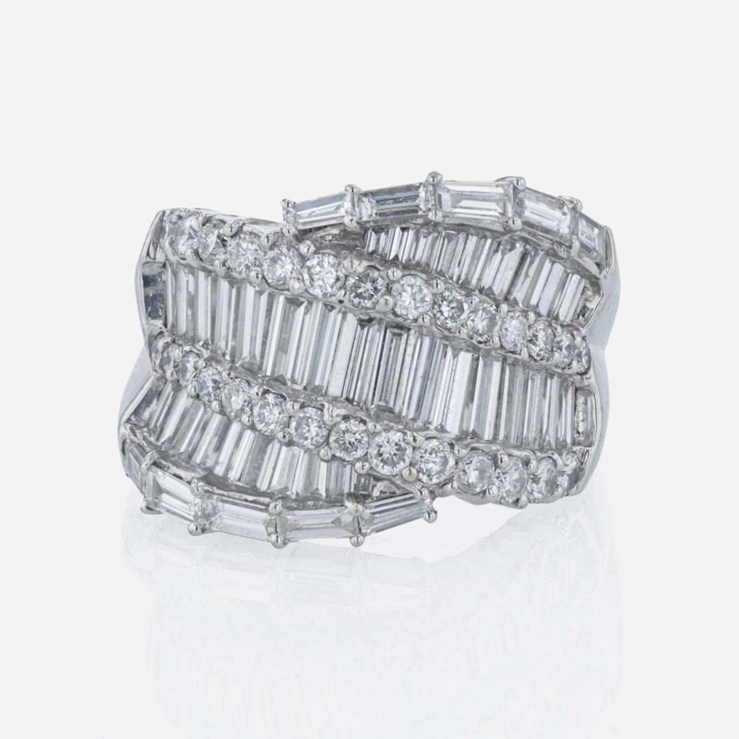 An 18K white gold and diamond ring