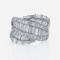 An 18K white gold and diamond ring