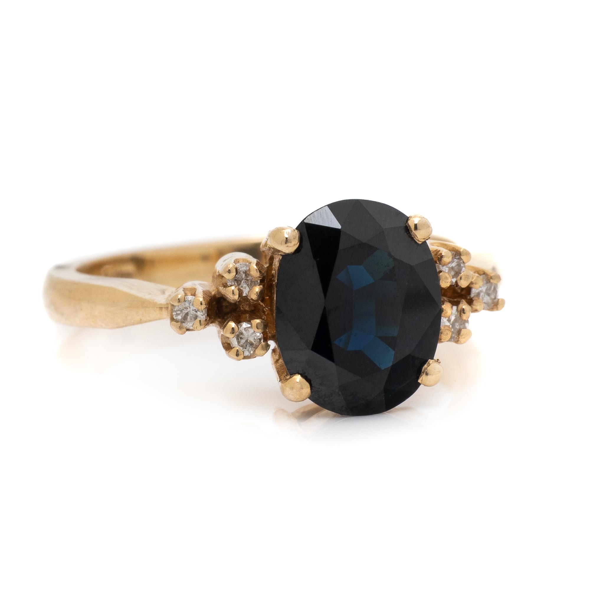 SAPPHIRE AND DIAMOND RING