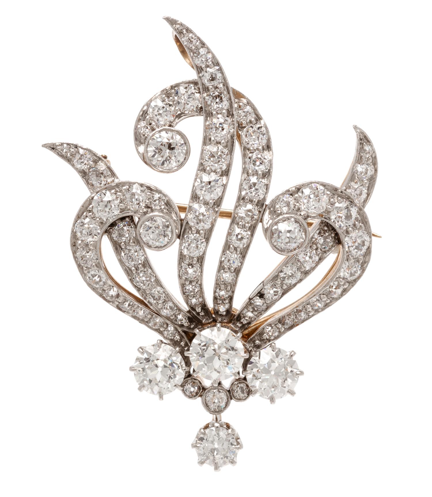 An Edwardian Platinum Topped Gold and Diamond Pendant/Brooch, T. B. Starr, 10.75 dwts.