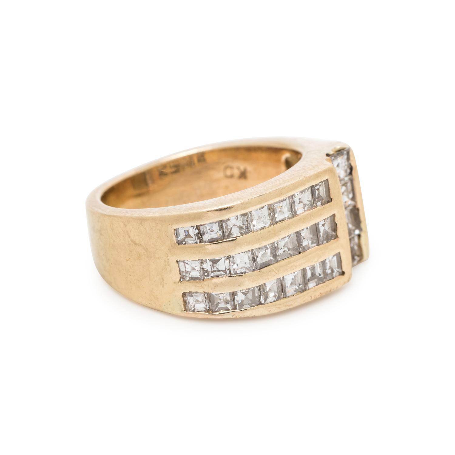 YELLOW GOLD AND DIAMOND RING