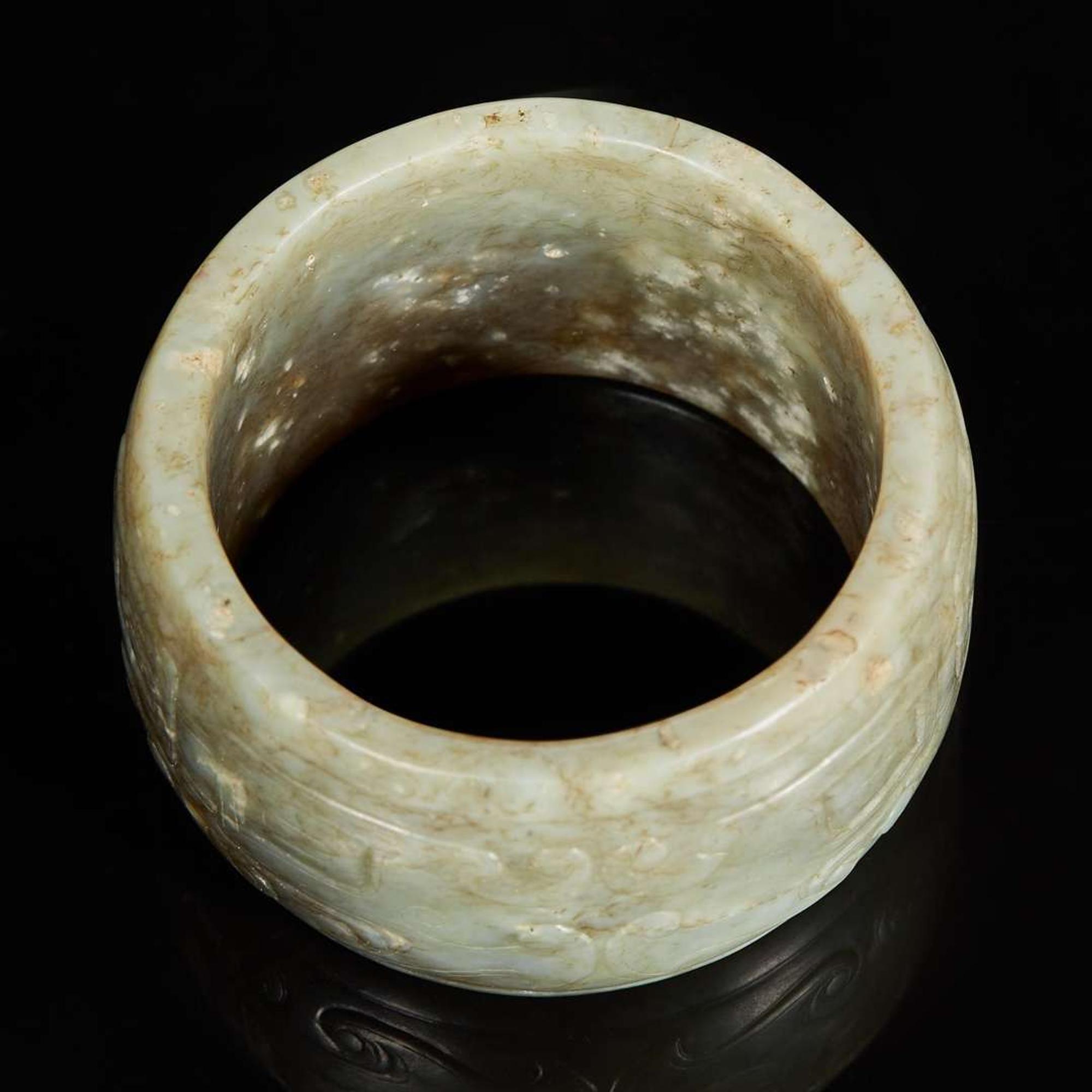 A Chinese carved mottled grey jade archaistic ceremonial object 高古風格玉環 Qing dynasty ?