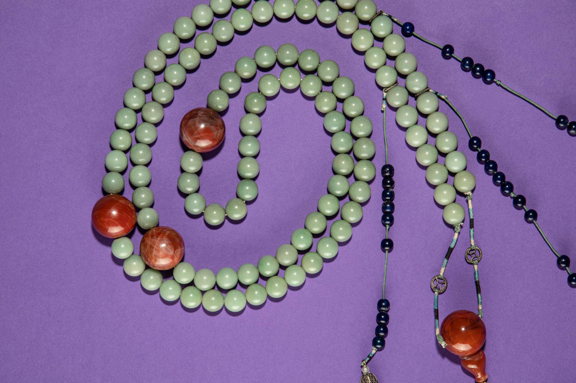 A Celadon Jade and Agate Court Necklace, Chaozhu