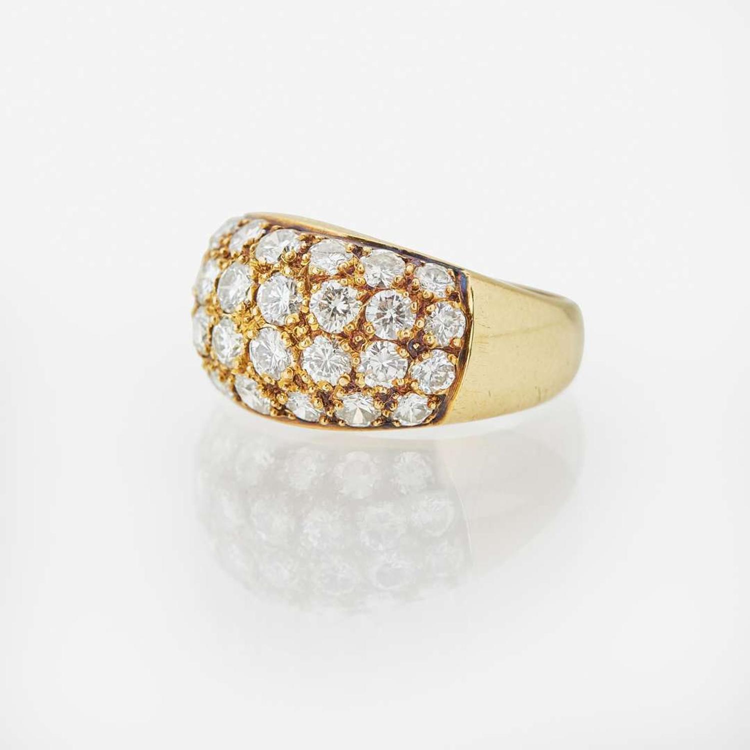 An 18K Yellow Gold and Diamond Ring