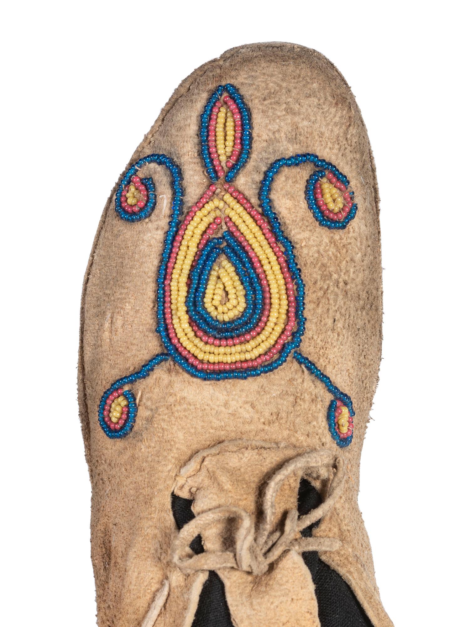 Apsáalooke and Prairie Beaded Hide Moccasins