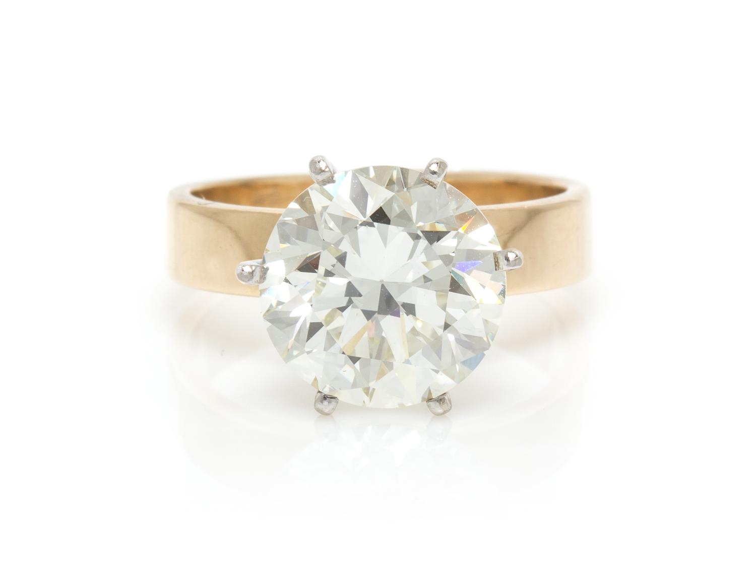 A 4.98 Carat Round Brilliant Cut Diamond, 3.00 dwts.