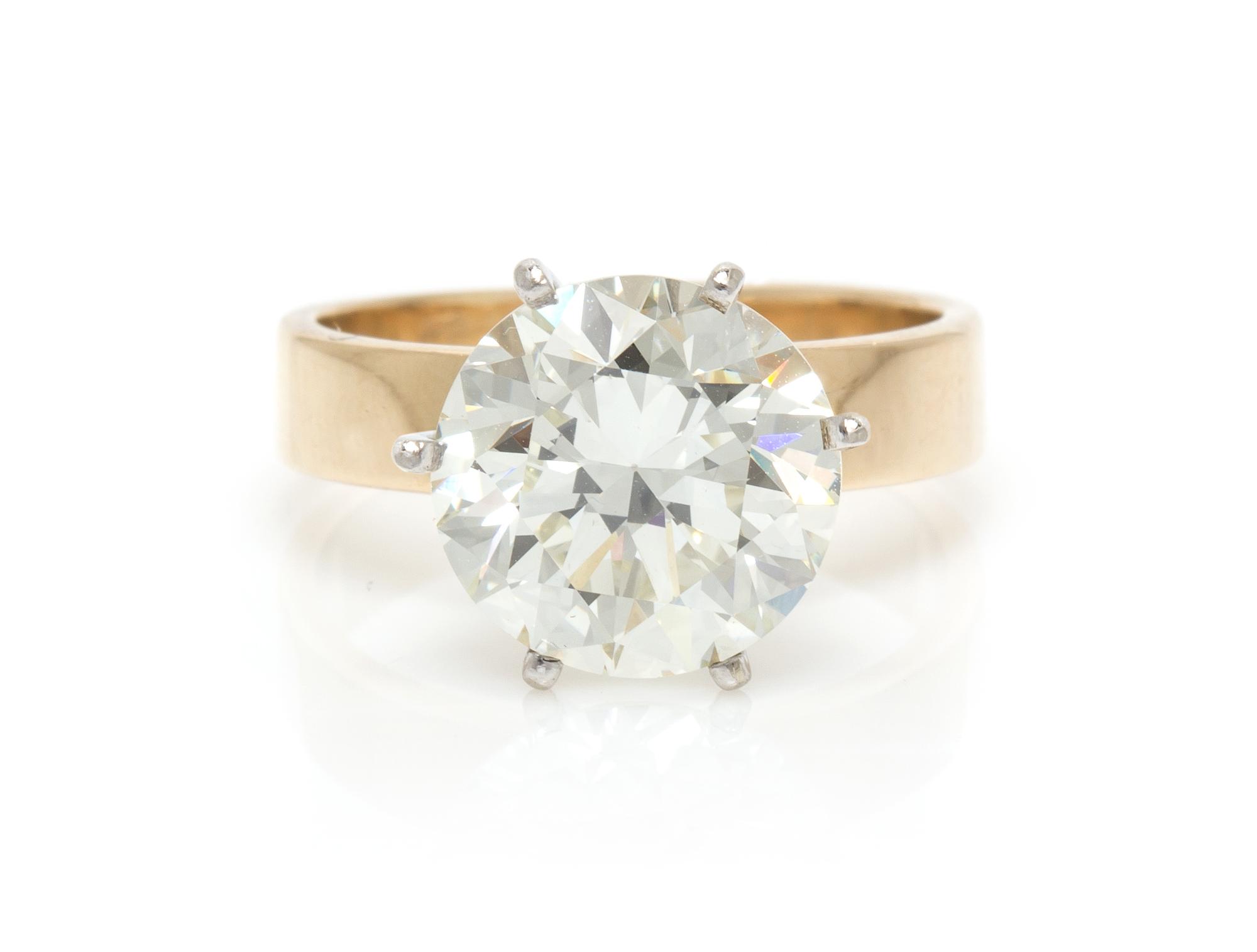 A 4.98 Carat Round Brilliant Cut Diamond, 3.00 dwts.