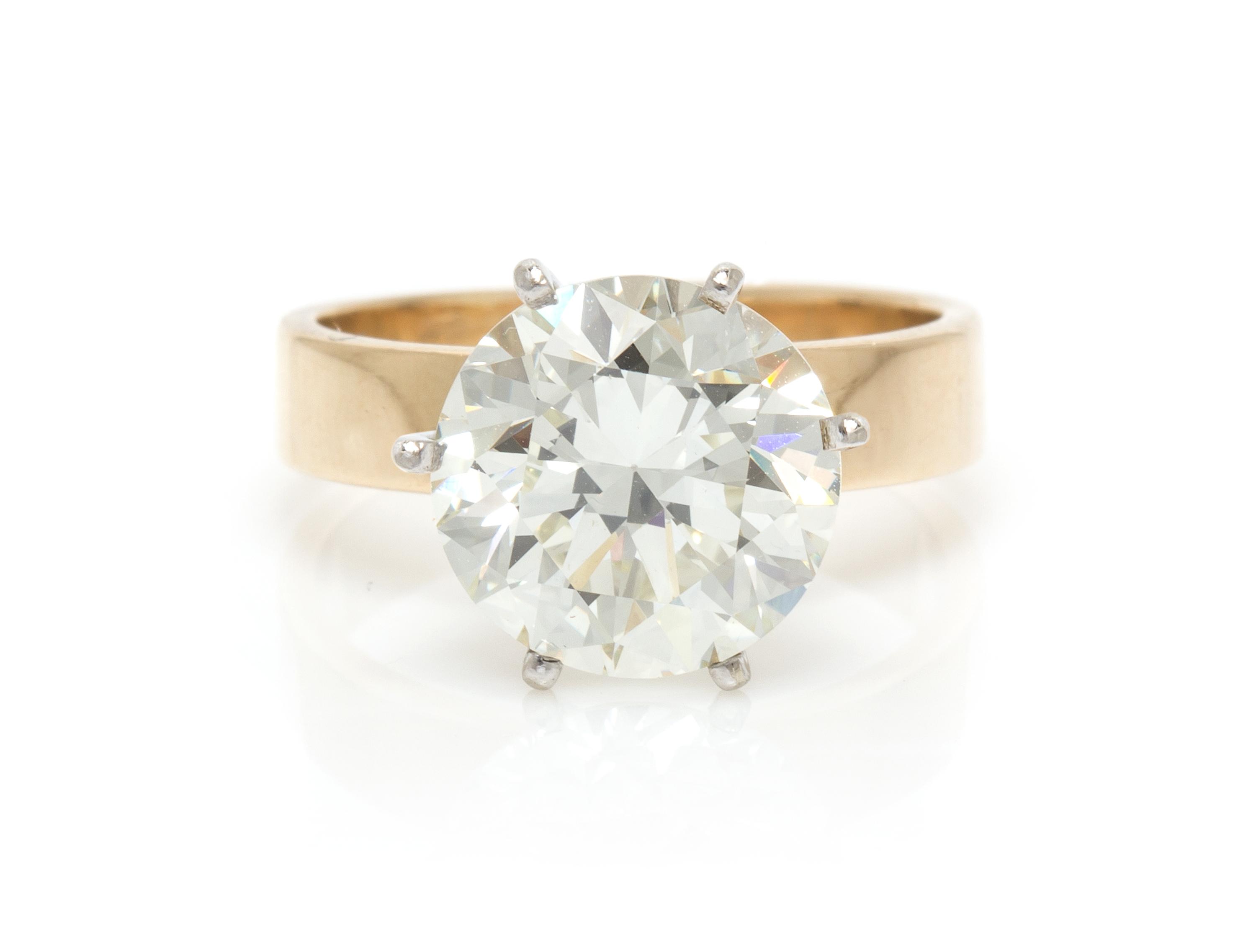 A 4.98 Carat Round Brilliant Cut Diamond, 3.00 dwts.