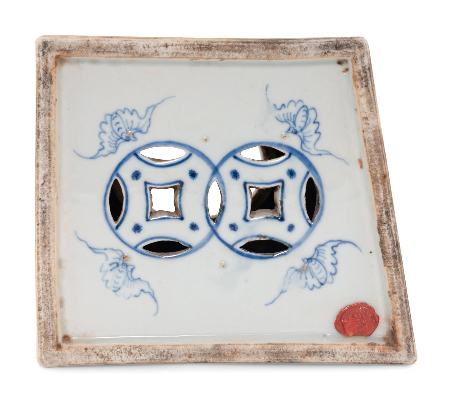 A Chinese Export Porcelain Jardinière