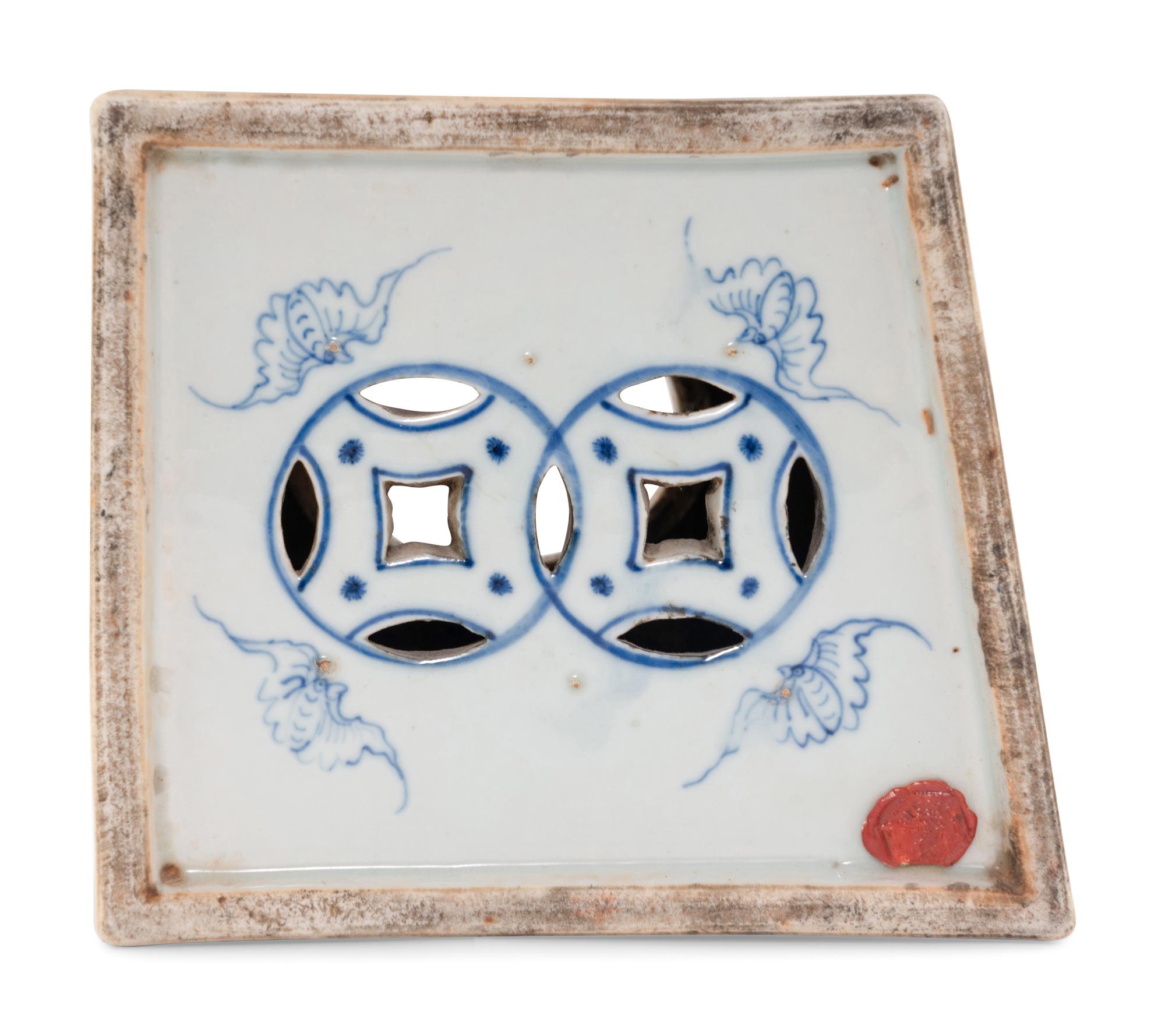 A Chinese Export Porcelain Jardinière