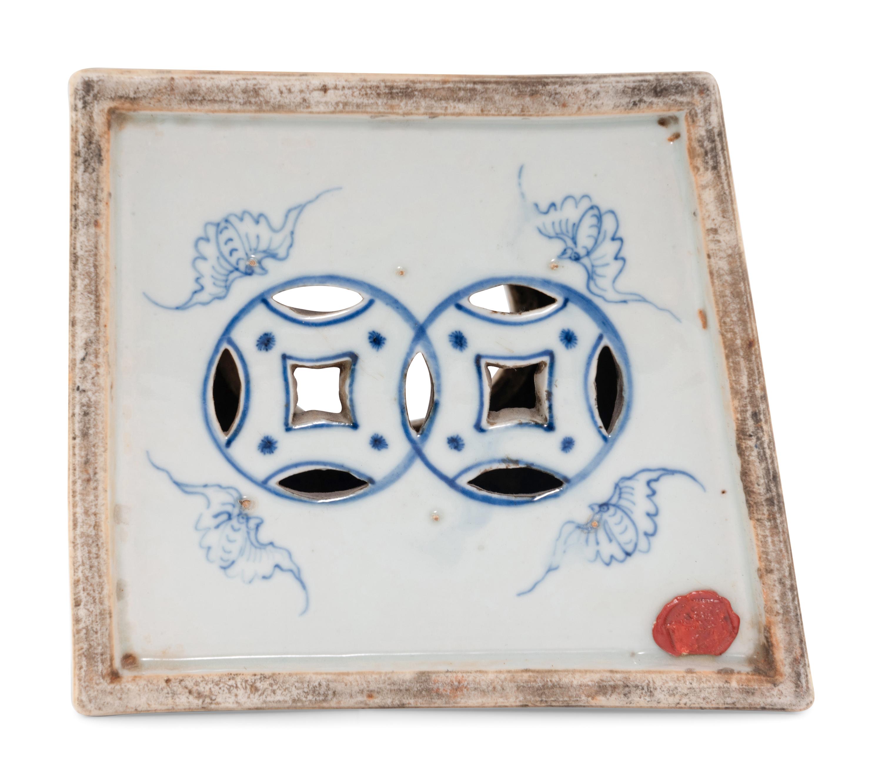 A Chinese Export Porcelain Jardinière