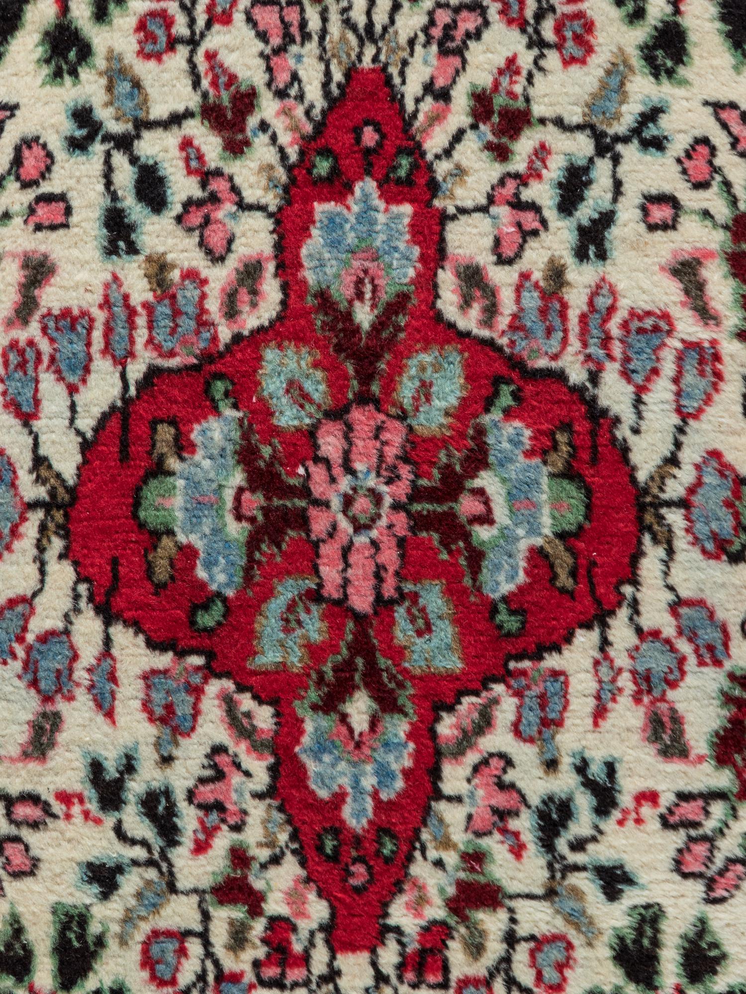 A Dergazine Wool Runner