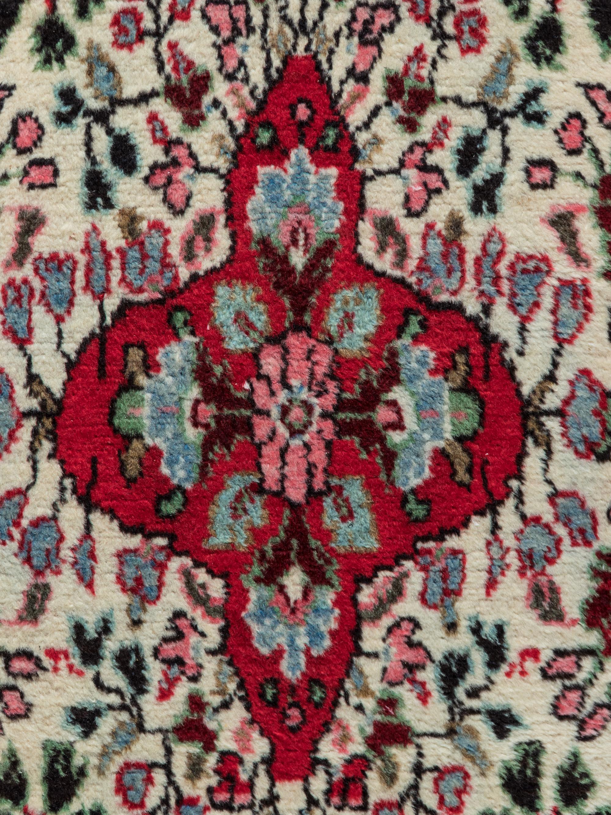 A Dergazine Wool Runner