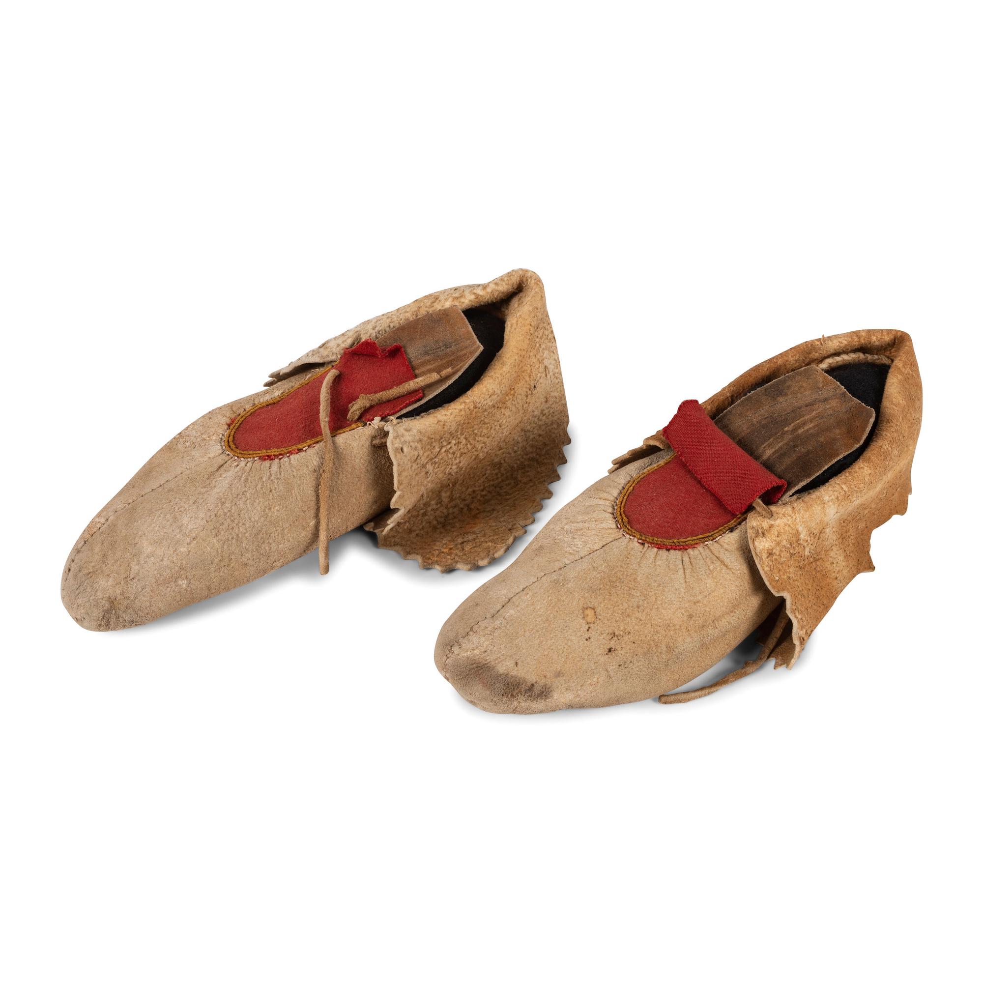 Cree Hide Soft-Soled Moccasins