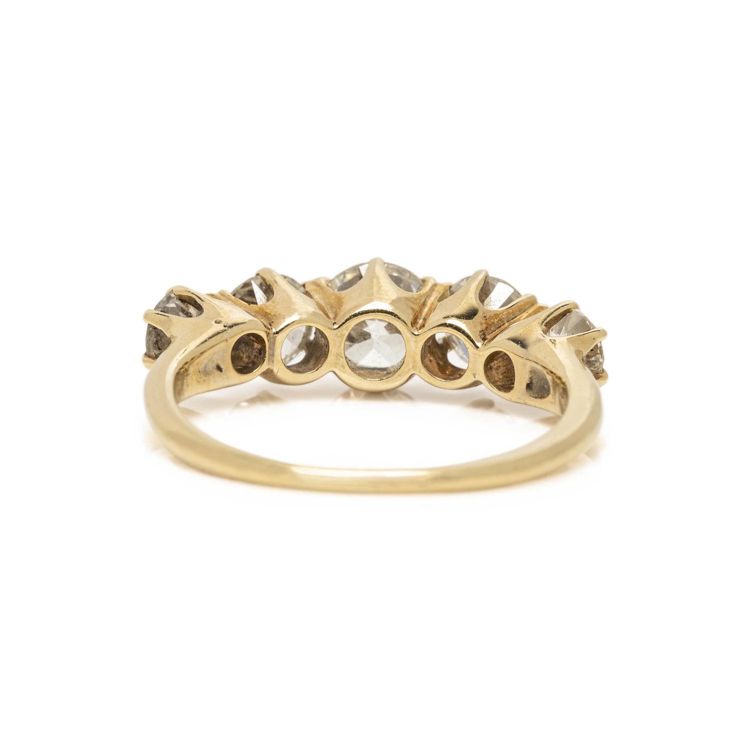 YELLOW GOLD AND DIAMOND RING