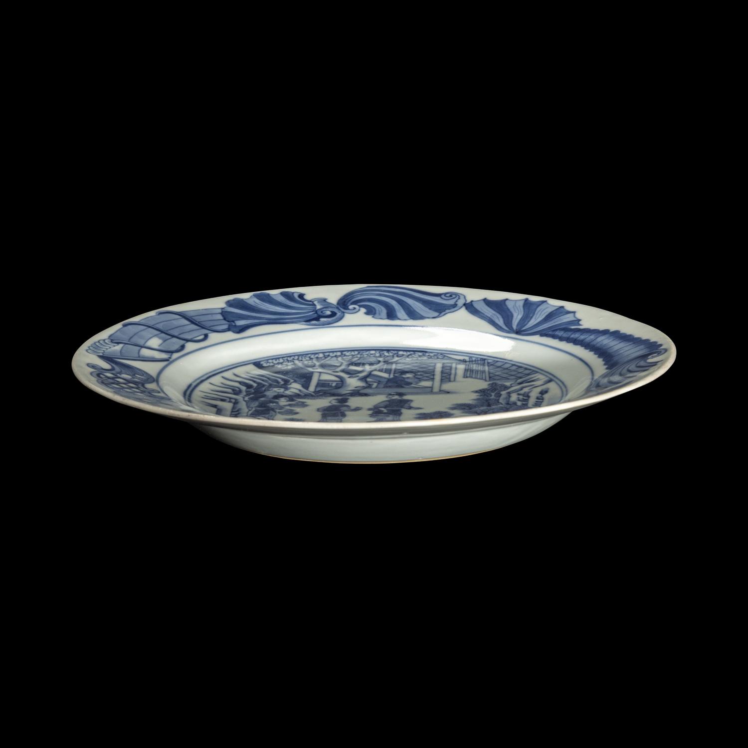 Two Chinese Export Blue and White Porcelain 'Tea Cultivation' Plates, Qianlong Period 清乾隆 青花外銷製茶圖賞盤兩件