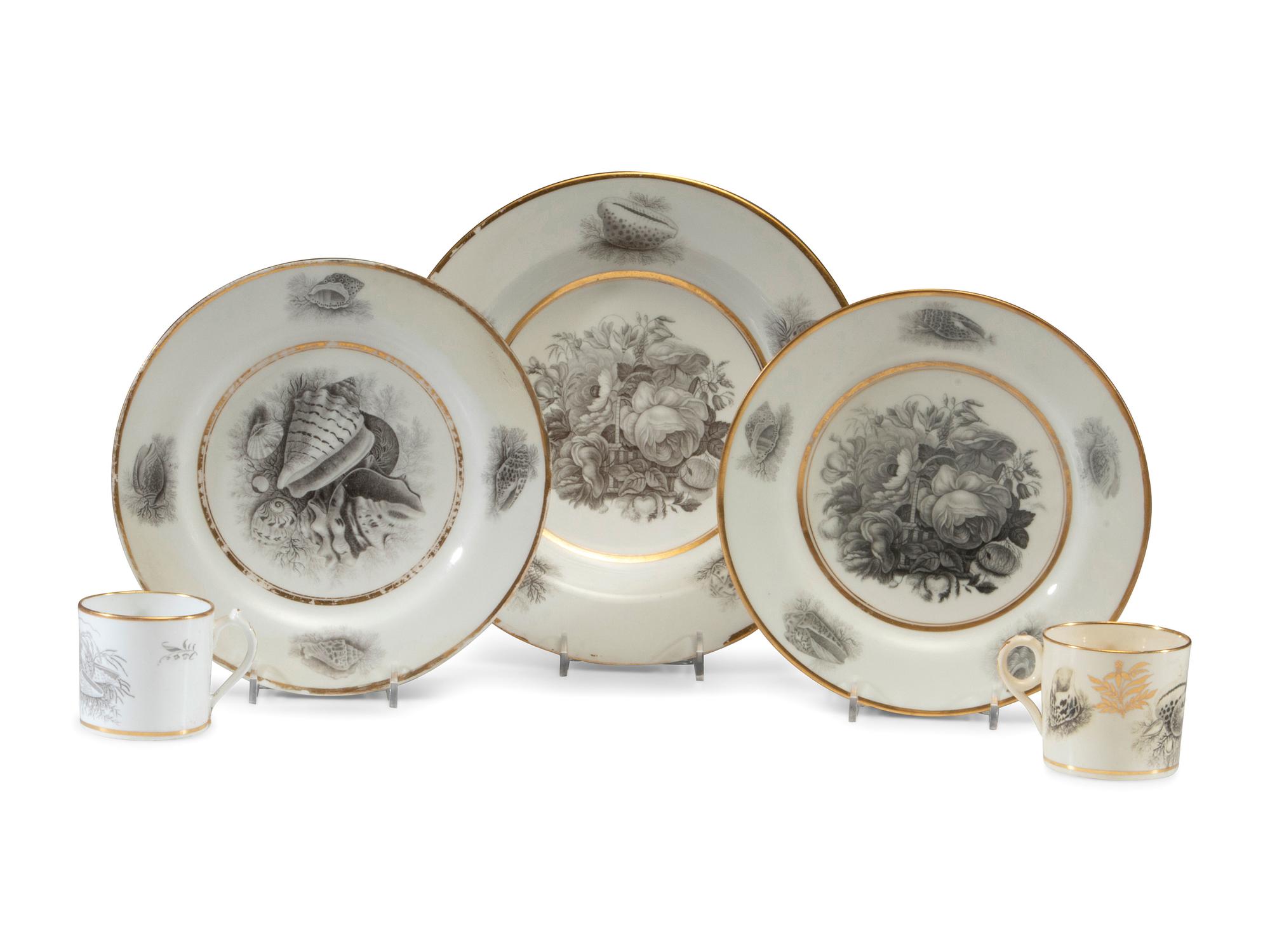 A Group of Worcester (Barr, Flight and Barr or Flight, Barr and Barr) Bat-Printed and Parcel Gilt Porcelain Table Articles