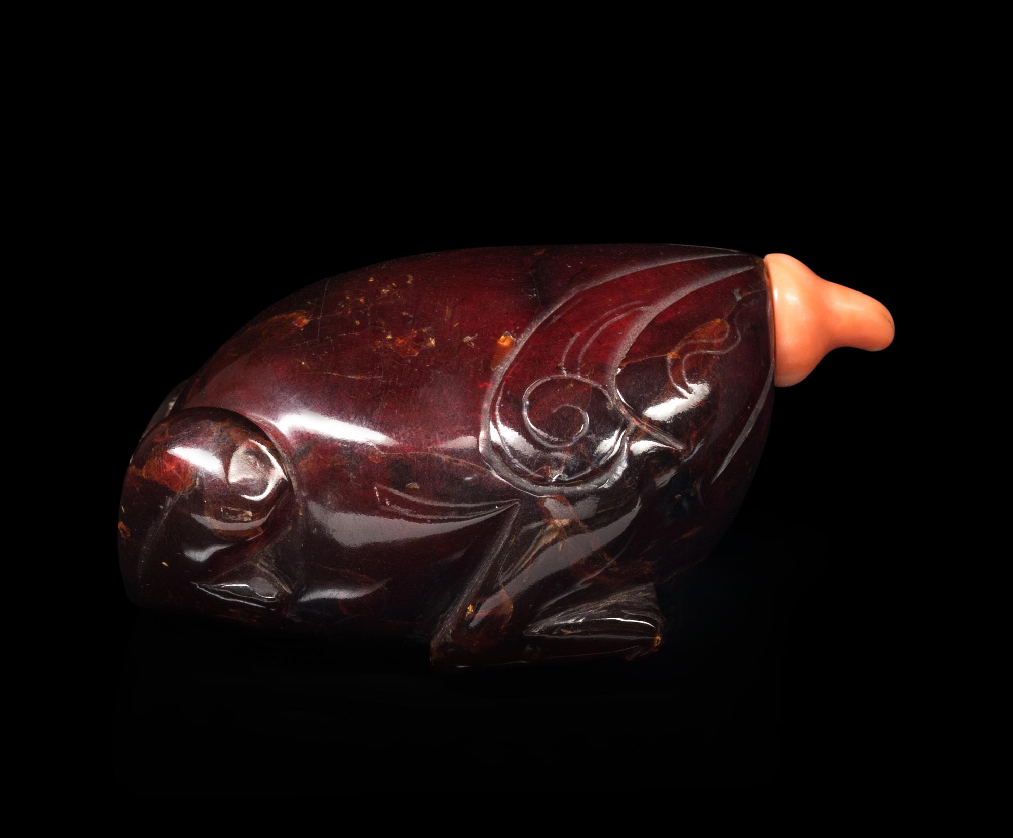 An Amber Frog-Form Snuff Bottle