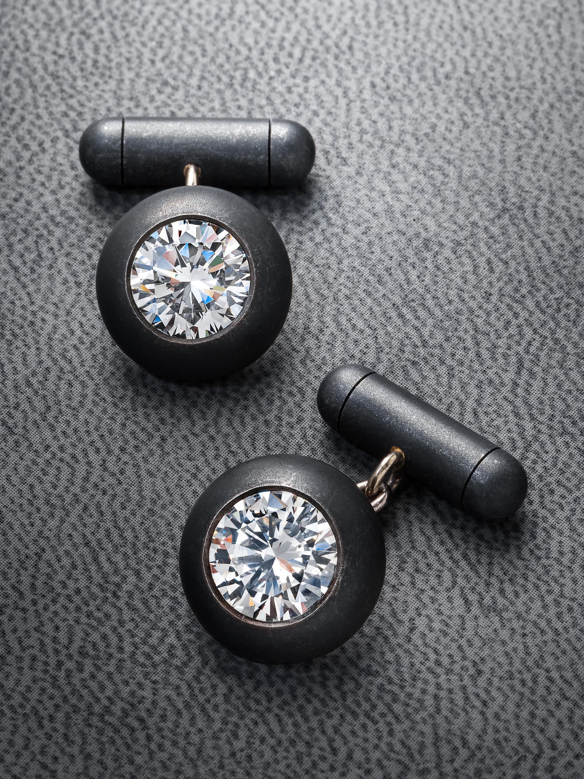 AN EXCEPTIONAL HEMMERLE DIAMOND DRESS SET