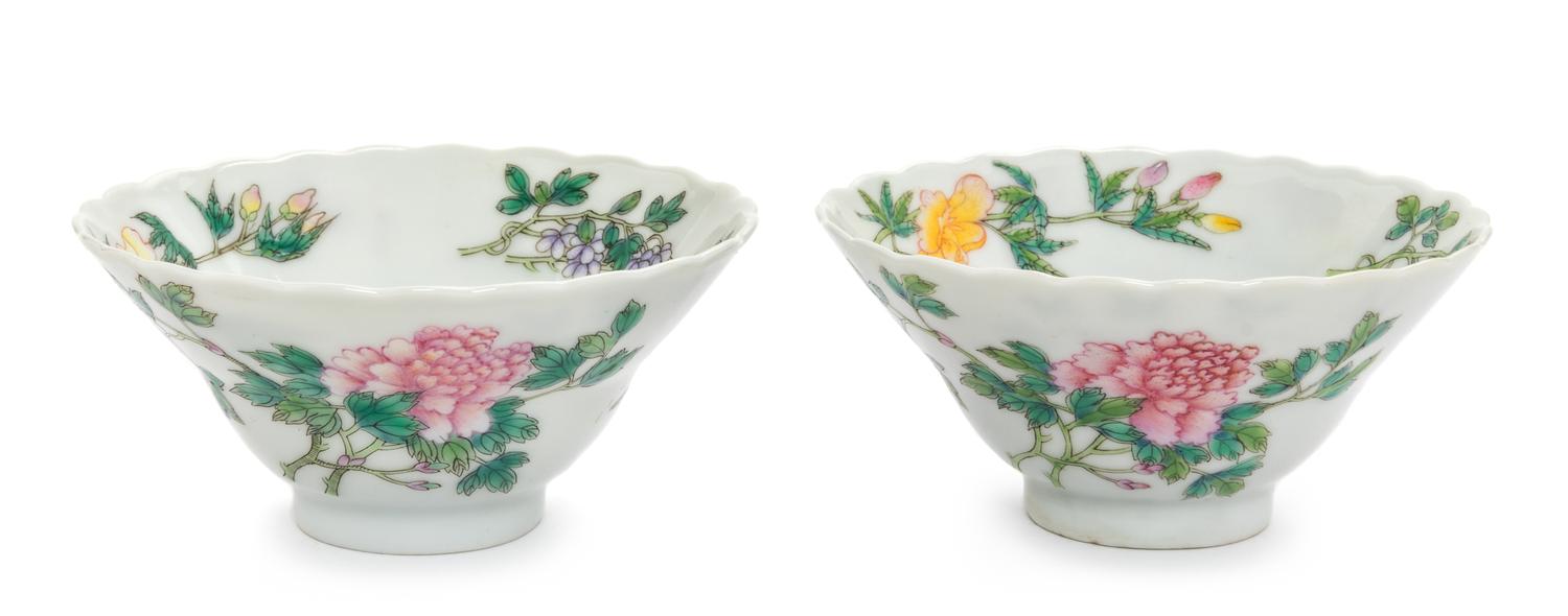 A Pair of Famille Rose Porcelain Bowls Diameter of each 3 7/8 inches. — EARLY 20TH CENTURY