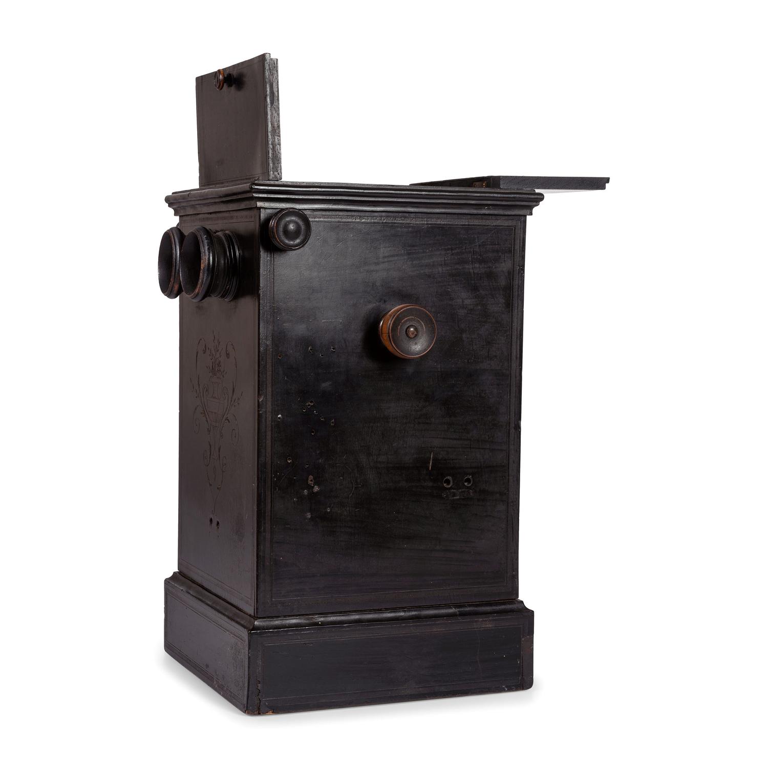 A Tabletop Stereoviewer with Cards