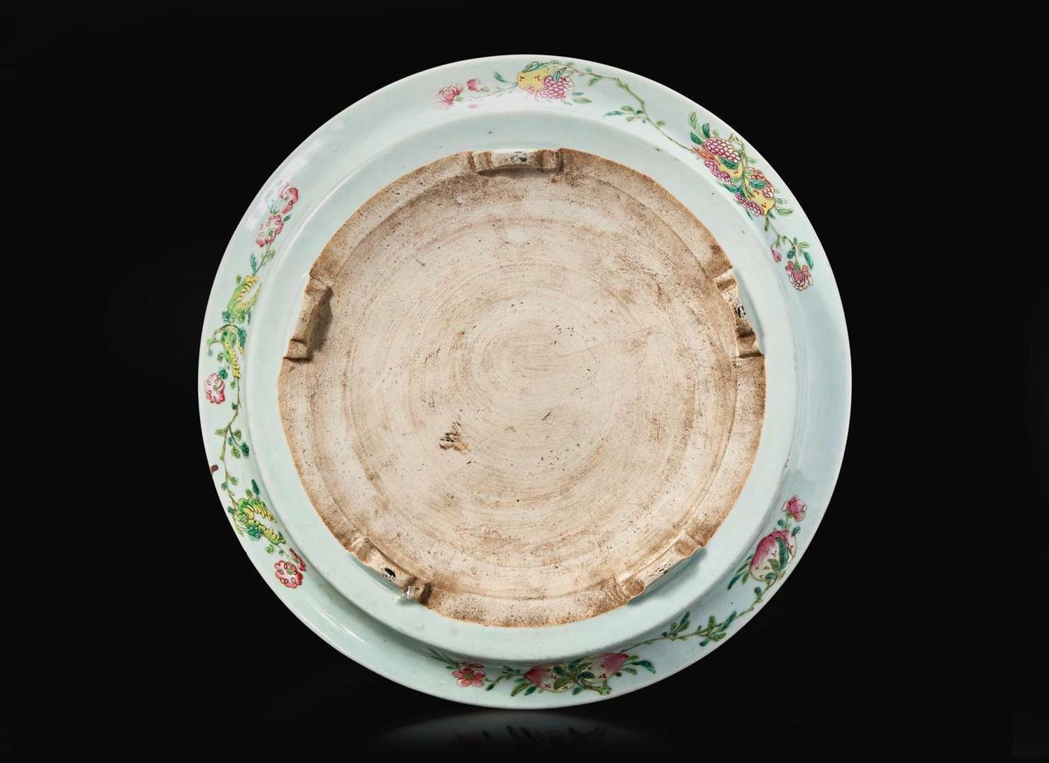A Chinese famille rose-decorated porcelain large stand 粉彩瓷底座