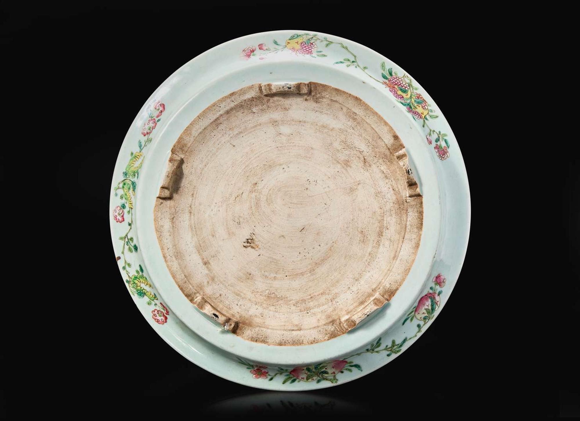A Chinese famille rose-decorated porcelain large stand 粉彩瓷底座