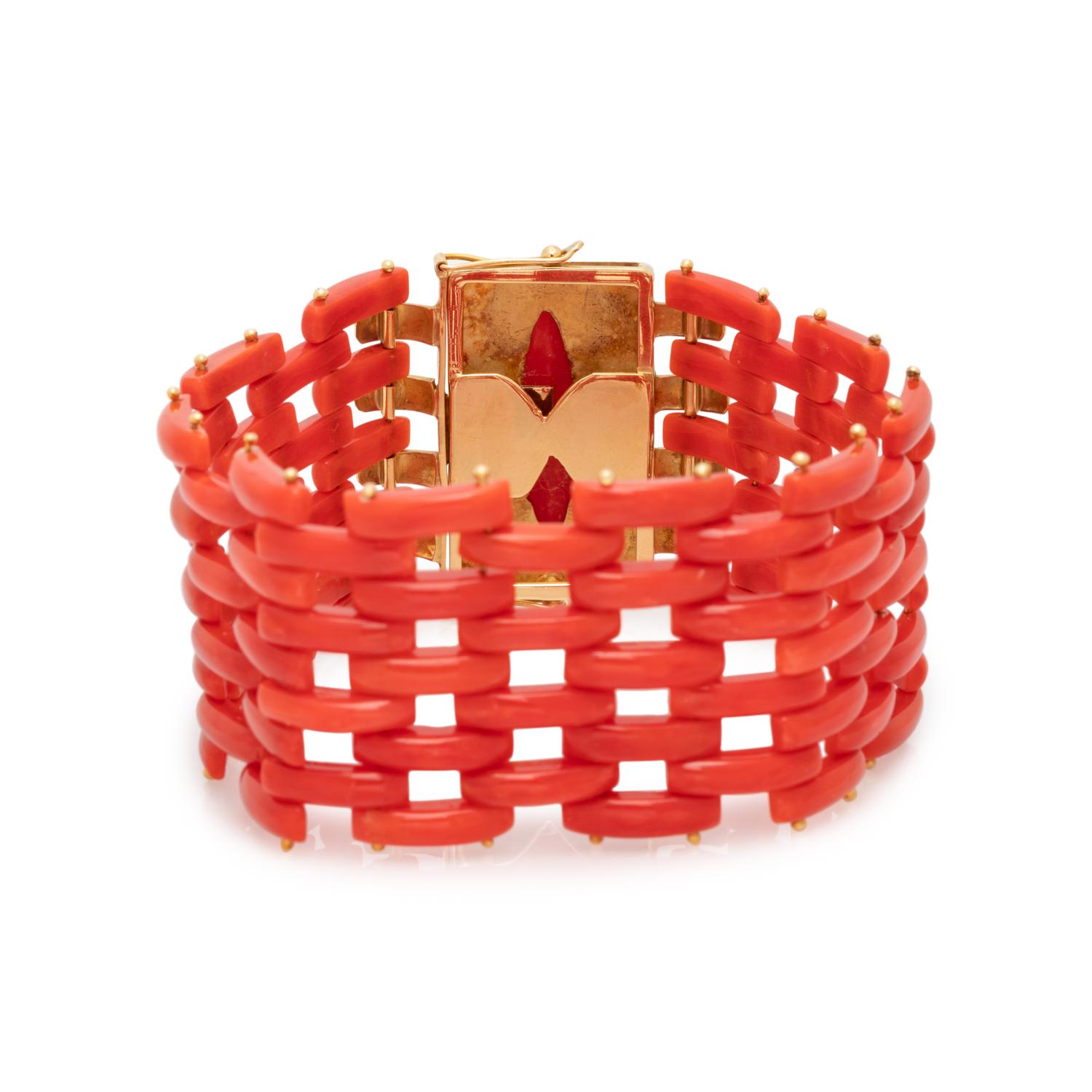 YELLOW GOLD AND CORAL BRACELET