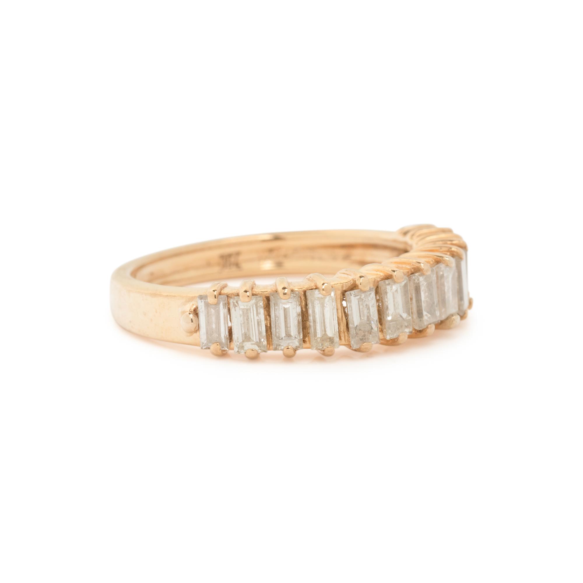 YELLOW GOLD AND DIAMOND RING