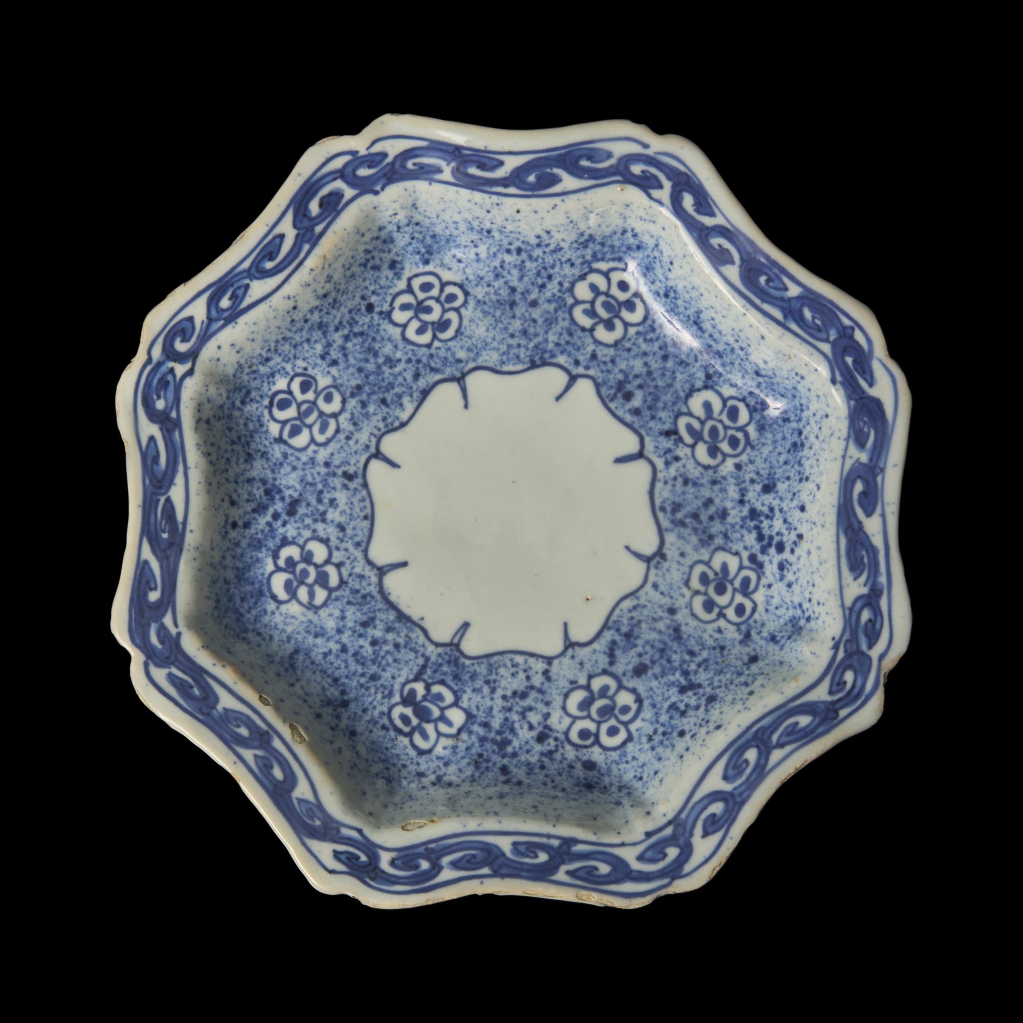 A Matched Set of Ten Chinese Lobed Ko-Sometsuke Dishes for the Japanese Market, 17th Century 十七世紀 古染付青花葵口碟一套十件