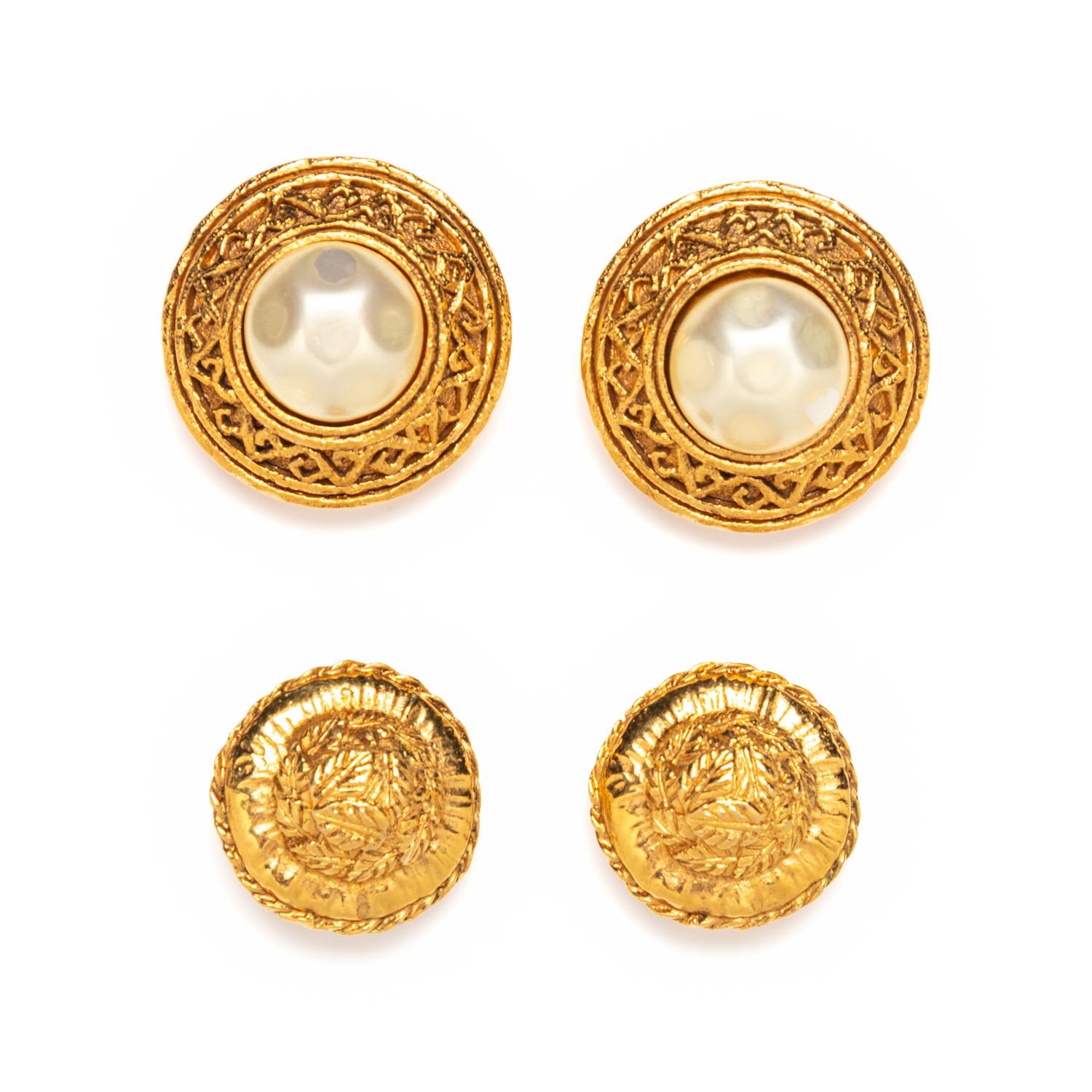 CHANEL, SAUTOIR AND TWO EAR CLIPS