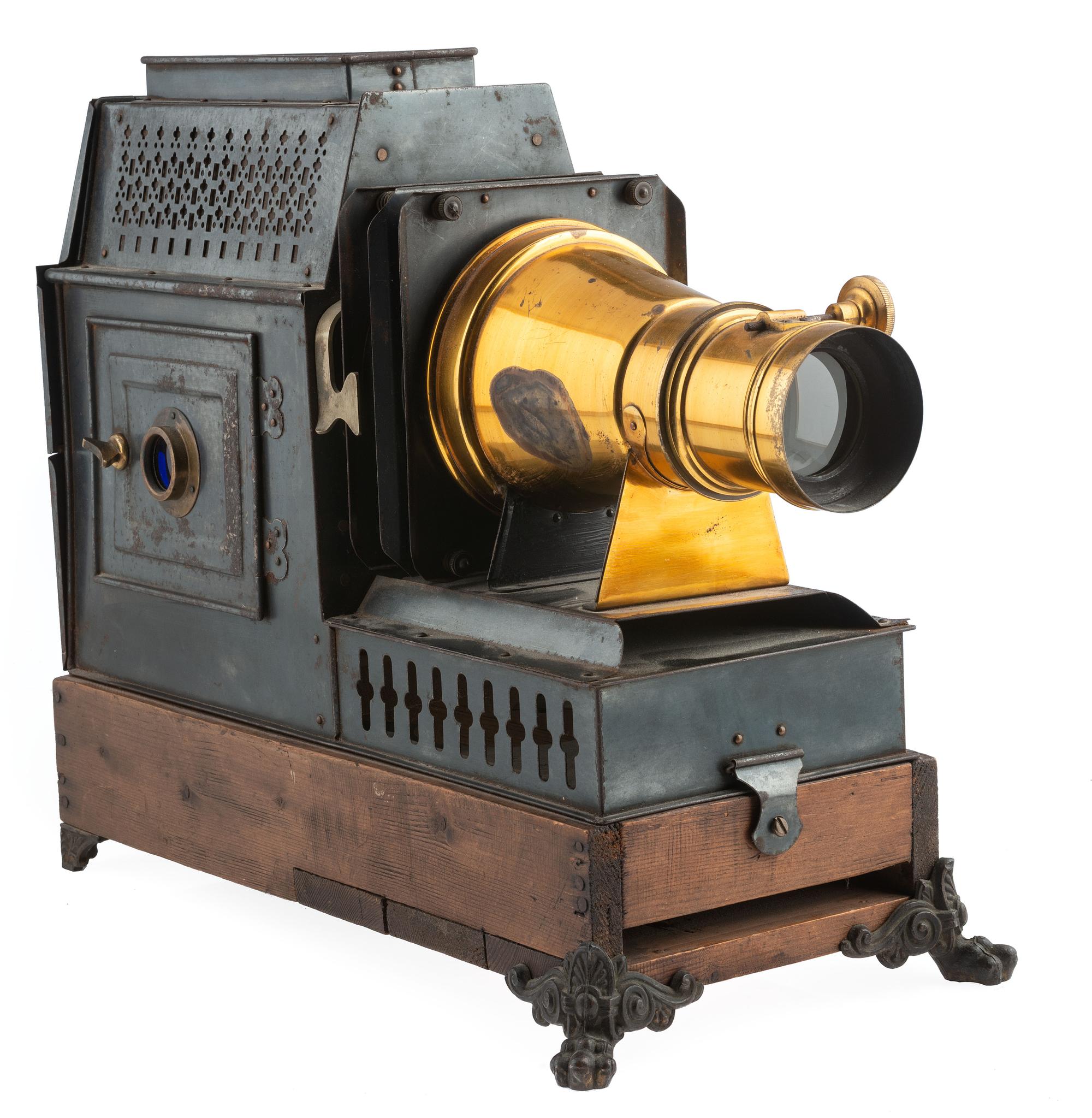 [EARLY PHOTOGRAPHY - MAGIC LANTERN]. A French magic lantern by H. Coulon, with accessories.