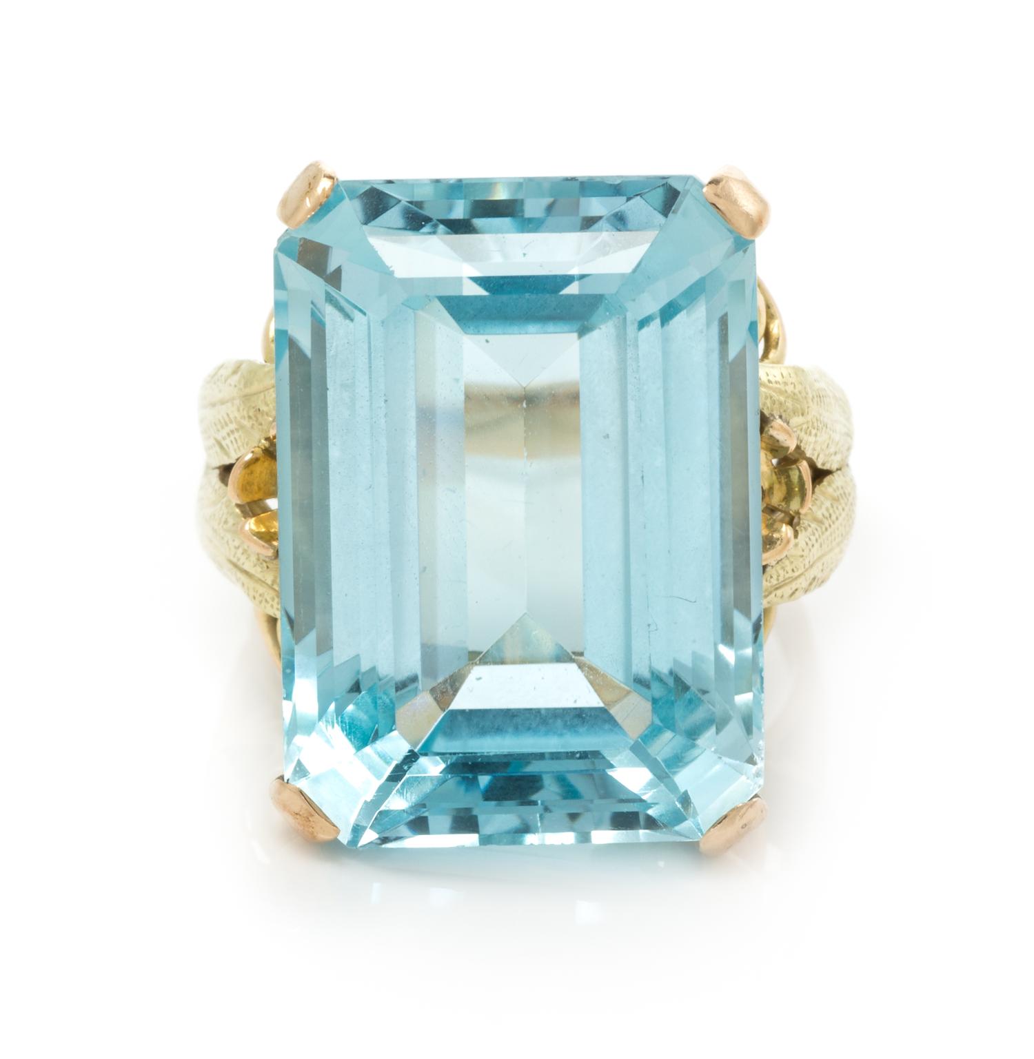 A Bicolor Gold and Blue Topaz Ring,