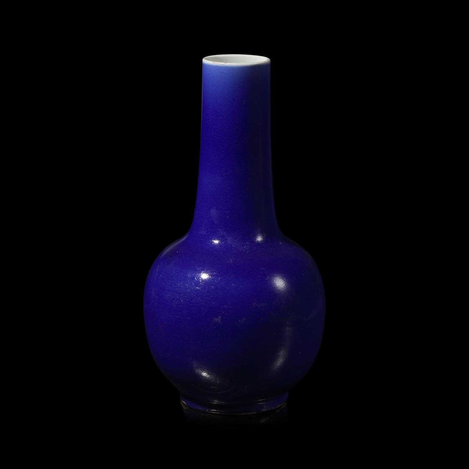 A Large Chinese Blue Glazed Porcelain Bottle Vase, Late 19th Century 清晚期 寶石藍釉直頸瓶