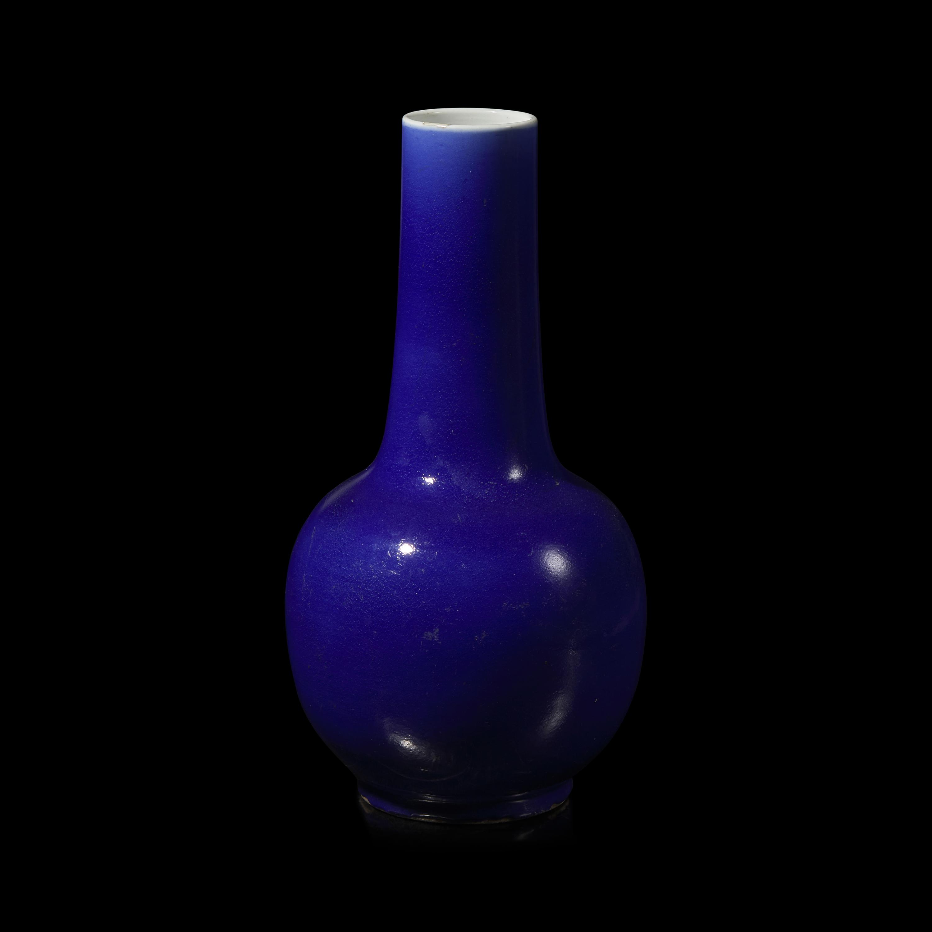 A Large Chinese Blue Glazed Porcelain Bottle Vase, Late 19th Century 清晚期 寶石藍釉直頸瓶