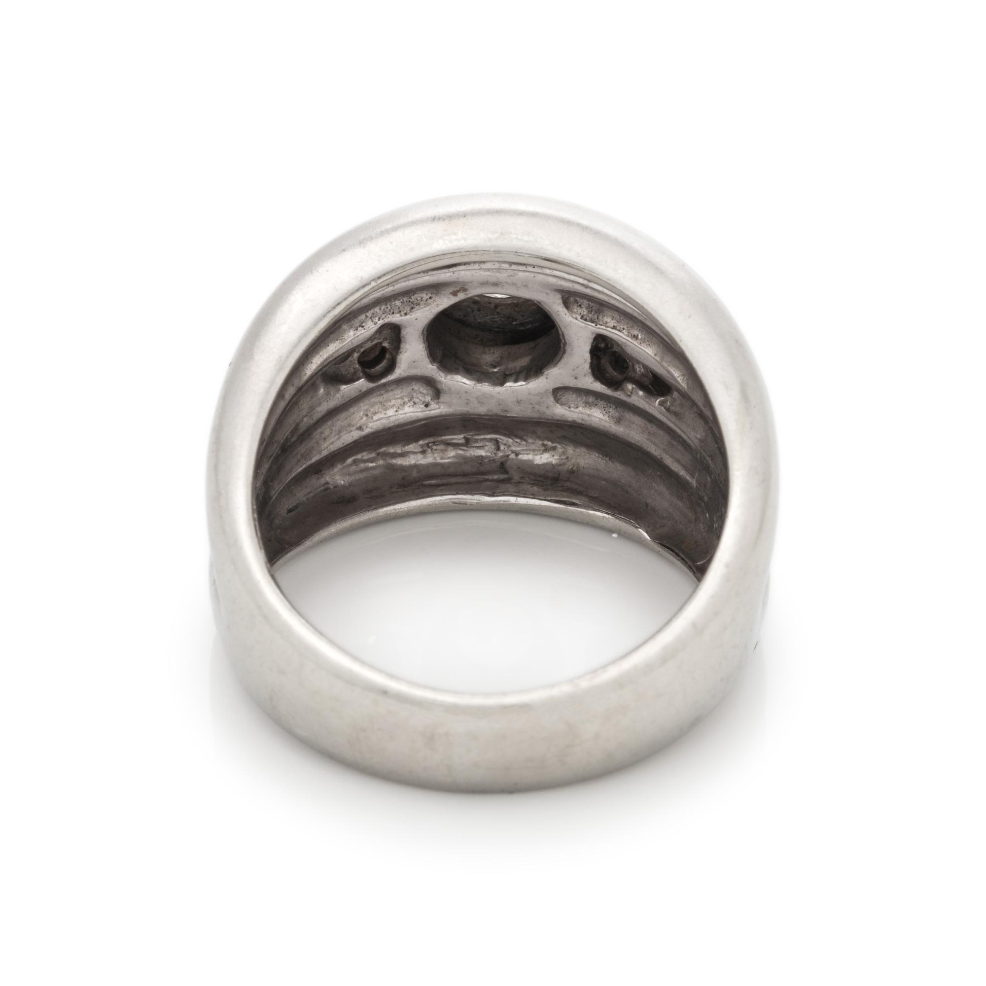 WHITE GOLD AND DIAMOND RING