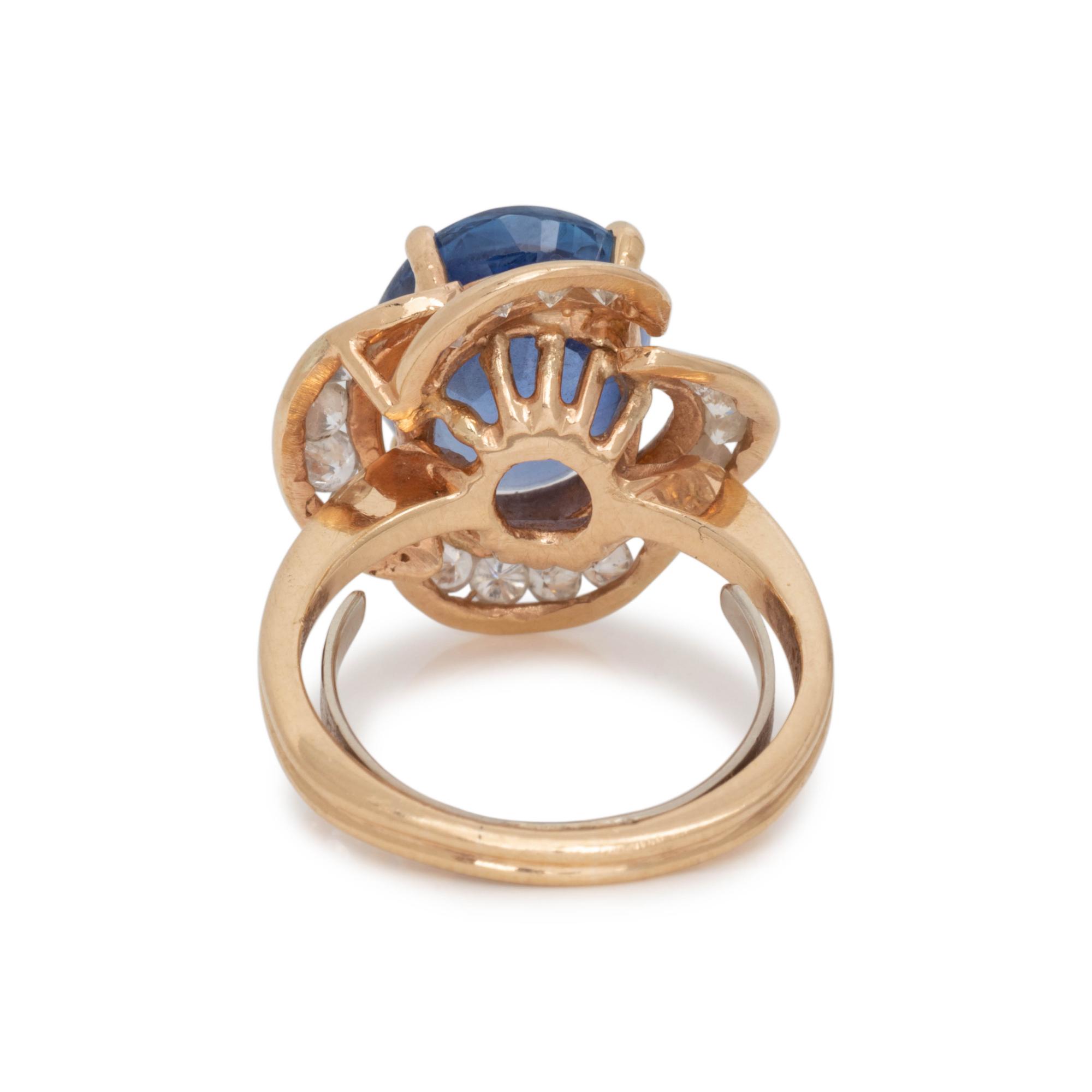 SAPPHIRE AND DIAMOND RING