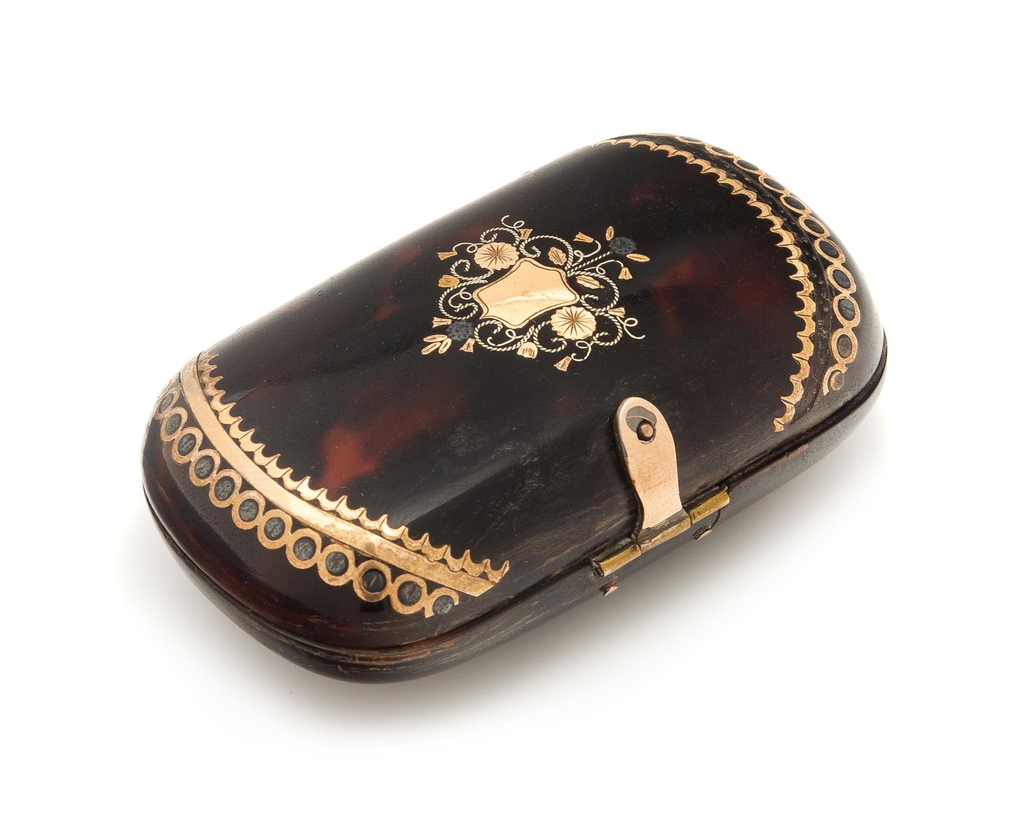 A Victorian 14-Karat Rose Gold Inlaid Tortoise Shell Coin Purse Width 2 3/4 inches. — 19TH CENTURY