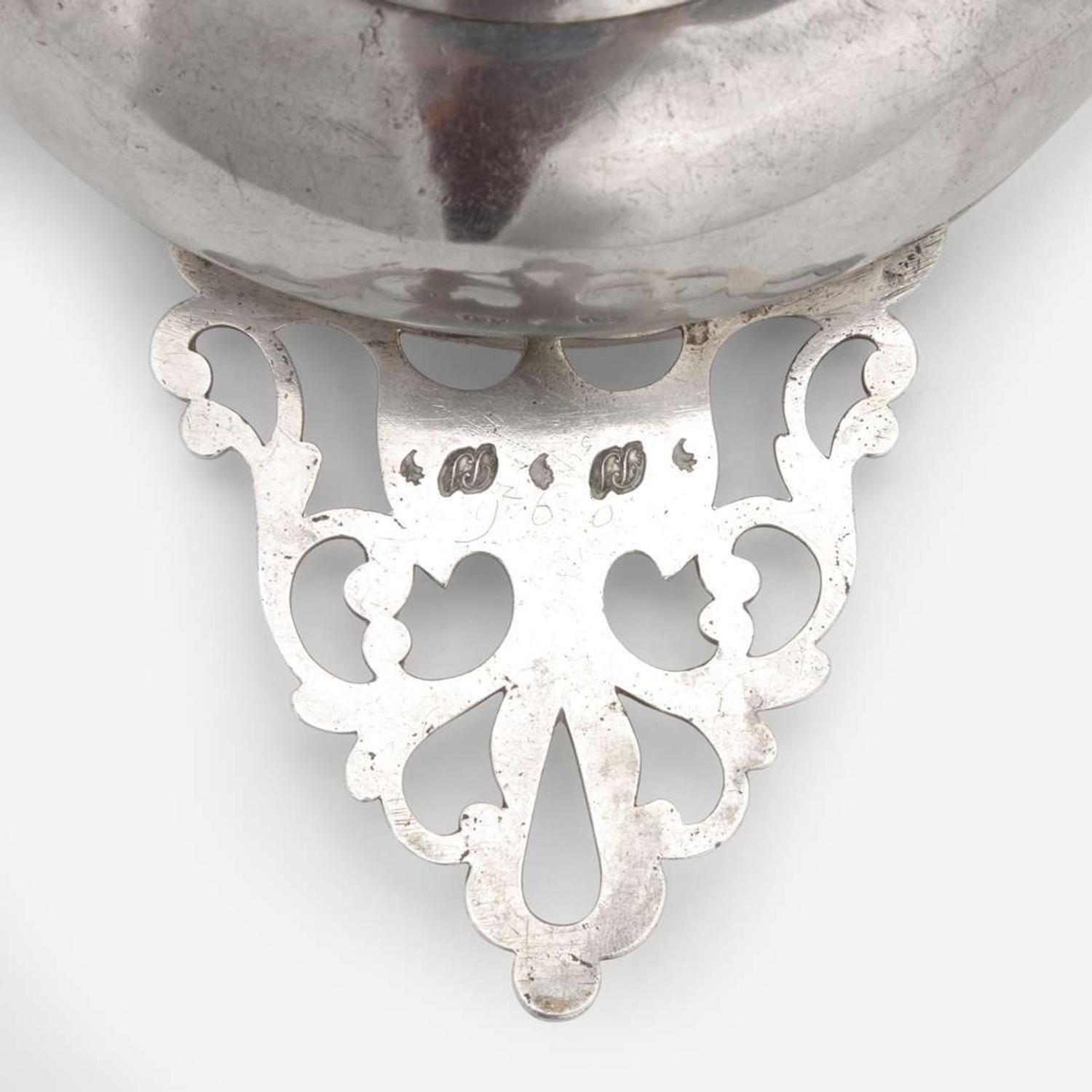 A silver porringer Philip Syng, Jr. (1703-1789), Philadelphia, PA, circa 1750
