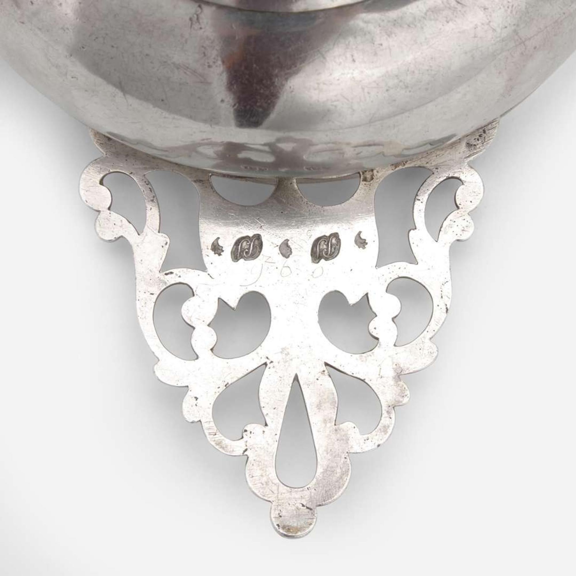 A silver porringer Philip Syng, Jr. (1703-1789), Philadelphia, PA, circa 1750