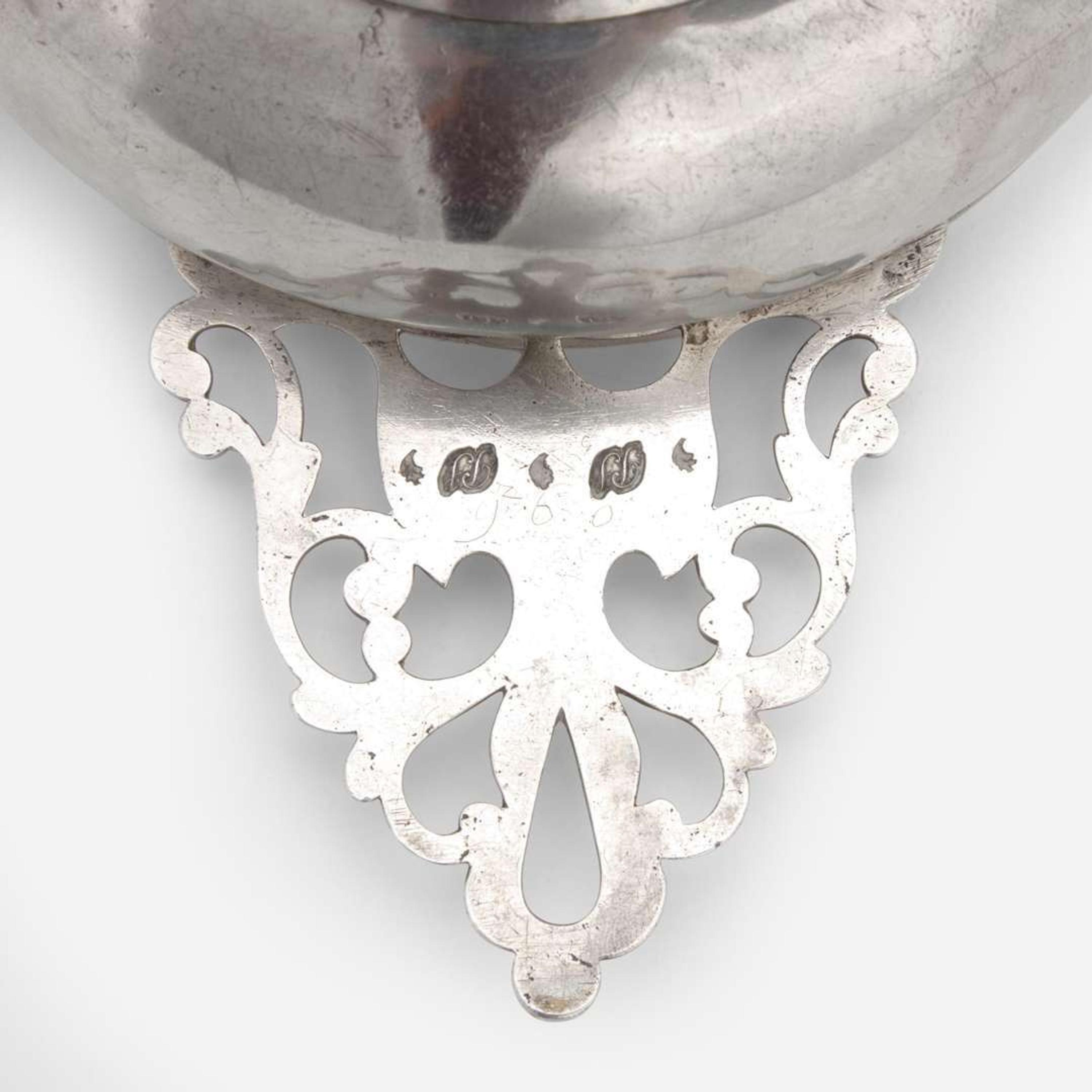 A silver porringer Philip Syng, Jr. (1703-1789), Philadelphia, PA, circa 1750